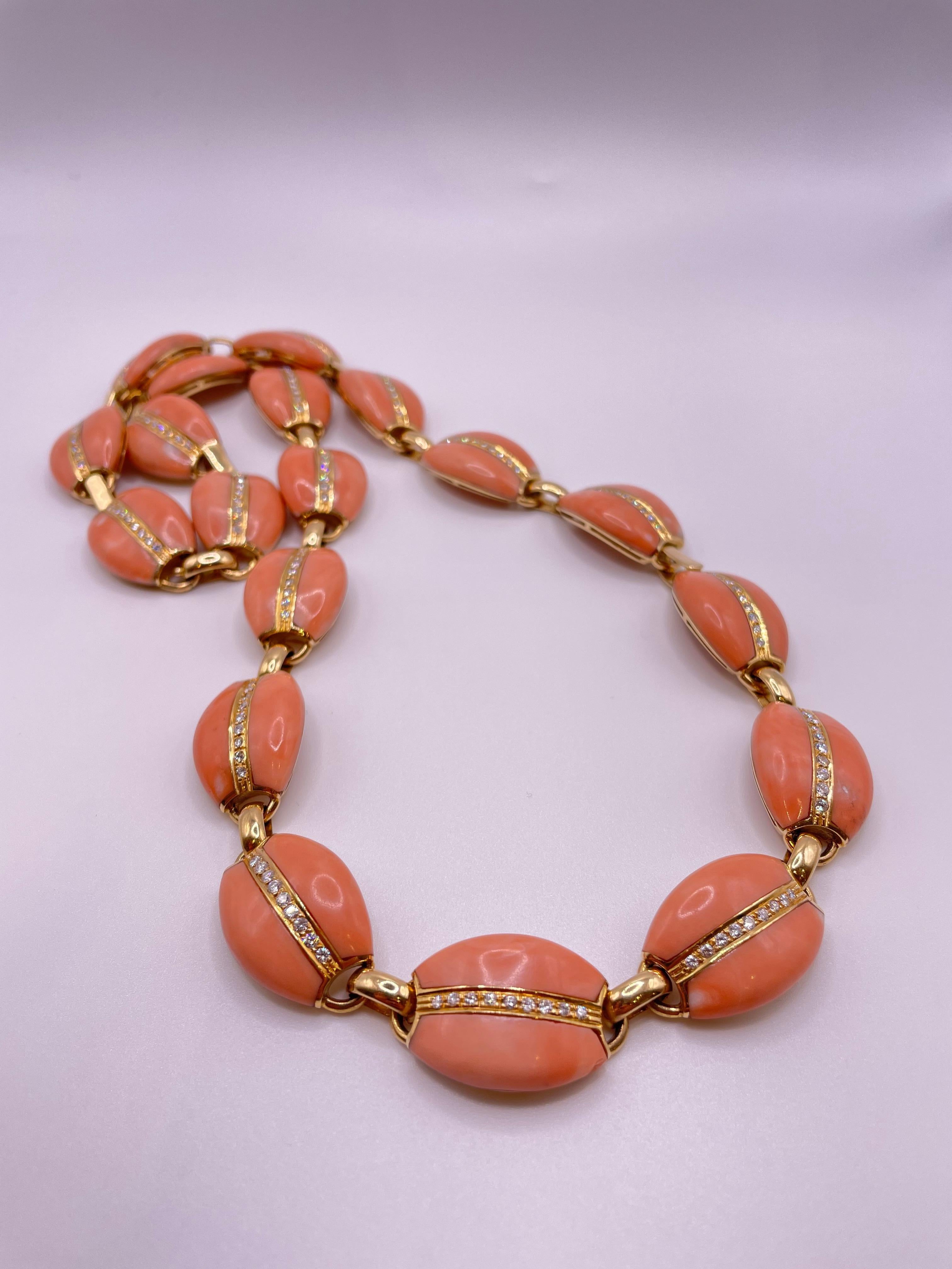 Coral 18 Karat Yellow Gold with Diamonds Necklace and Earring For Sale 2