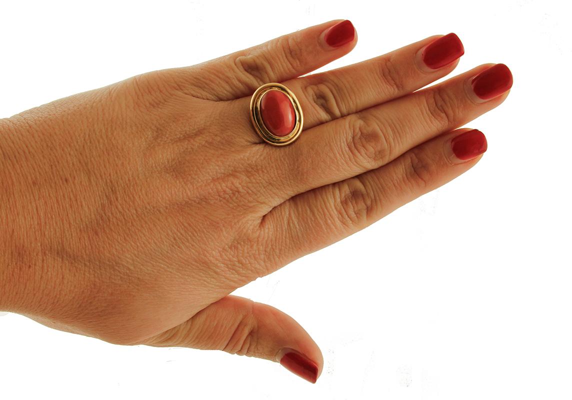 Coral, 18 Karat Yellow Gold Retro Ring In Good Condition In Marcianise, Marcianise (CE)