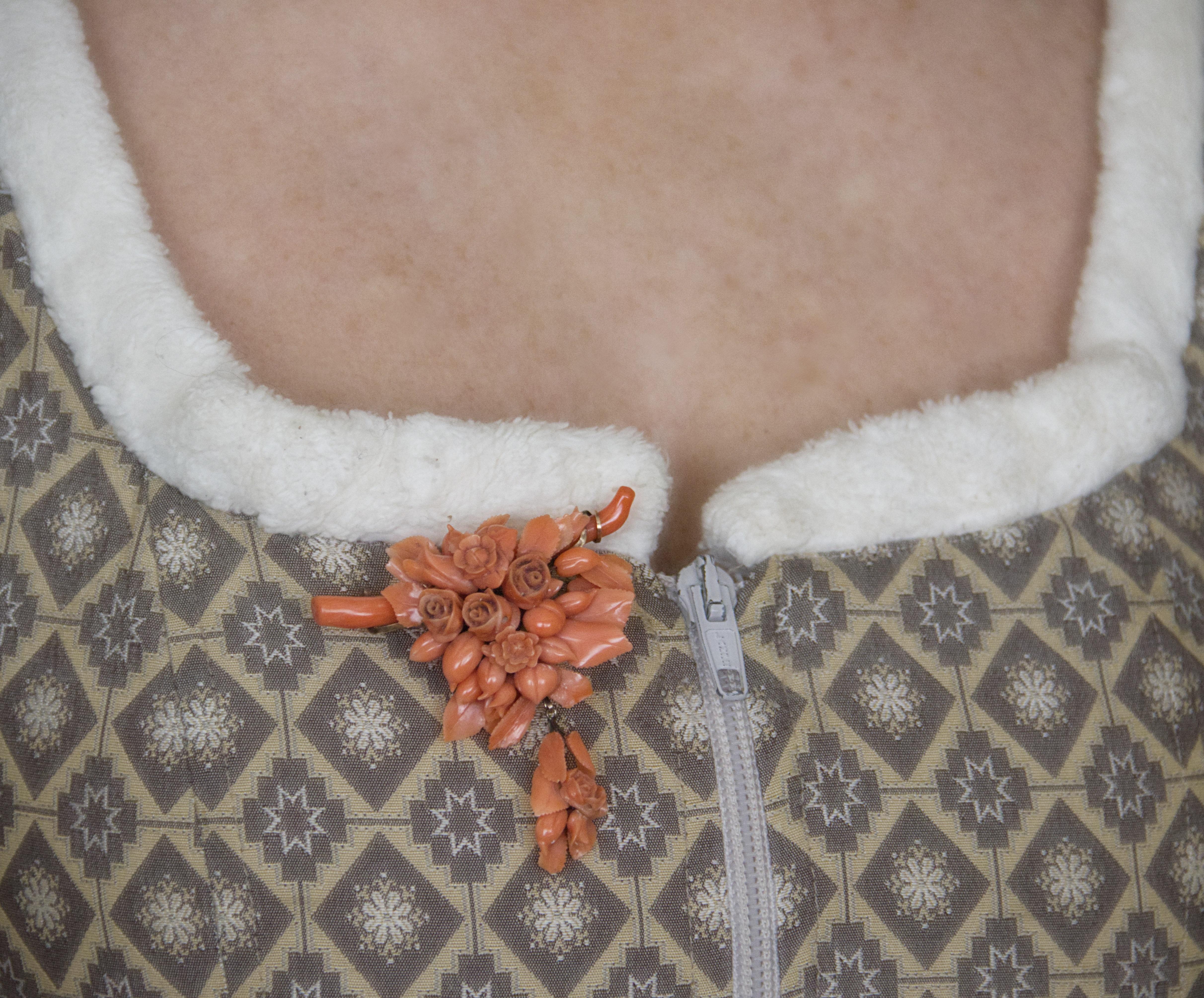 Coral 9 Karat Yellow Gold Brooch For Sale 4