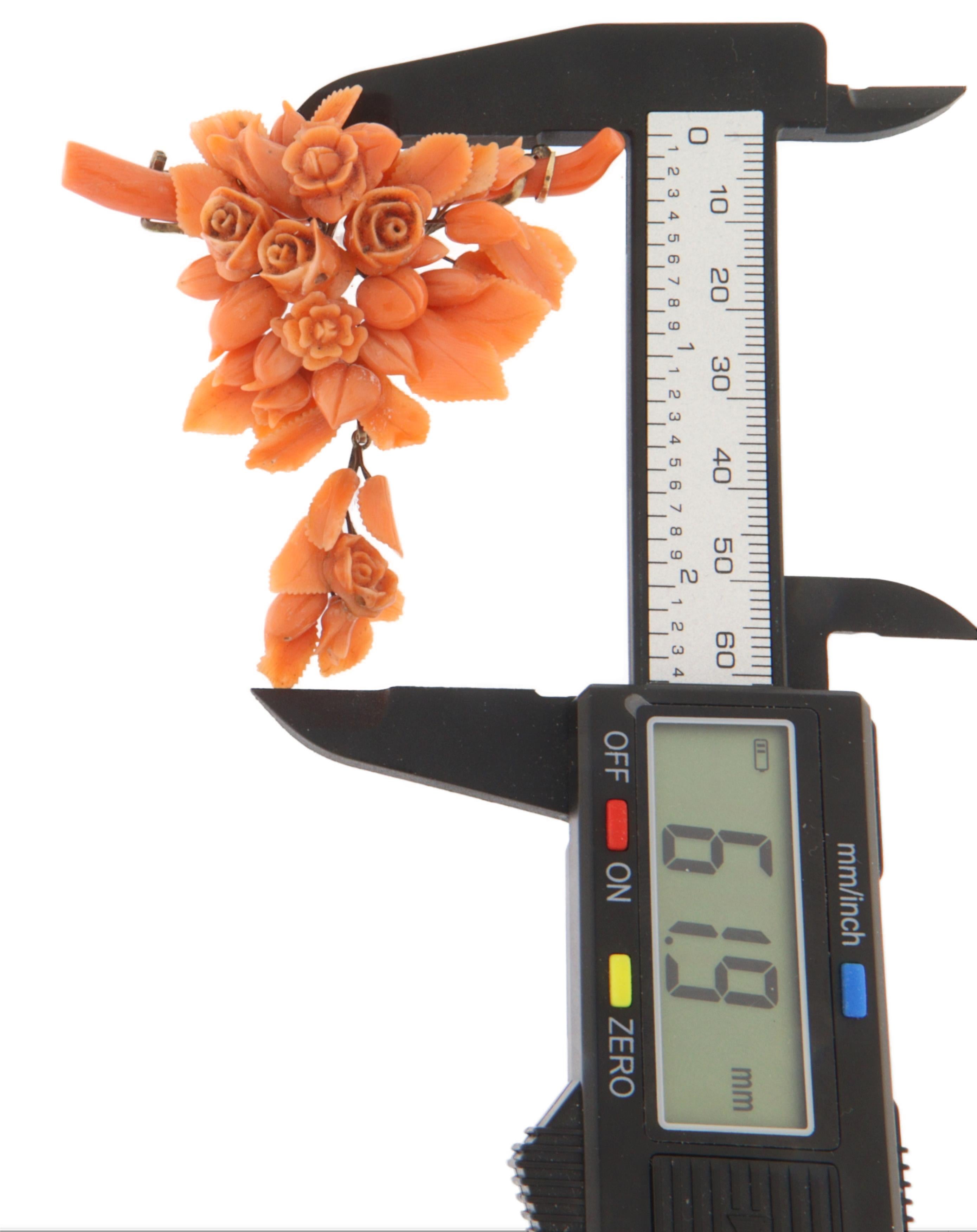 Women's Coral 9 Karat Yellow Gold Brooch For Sale