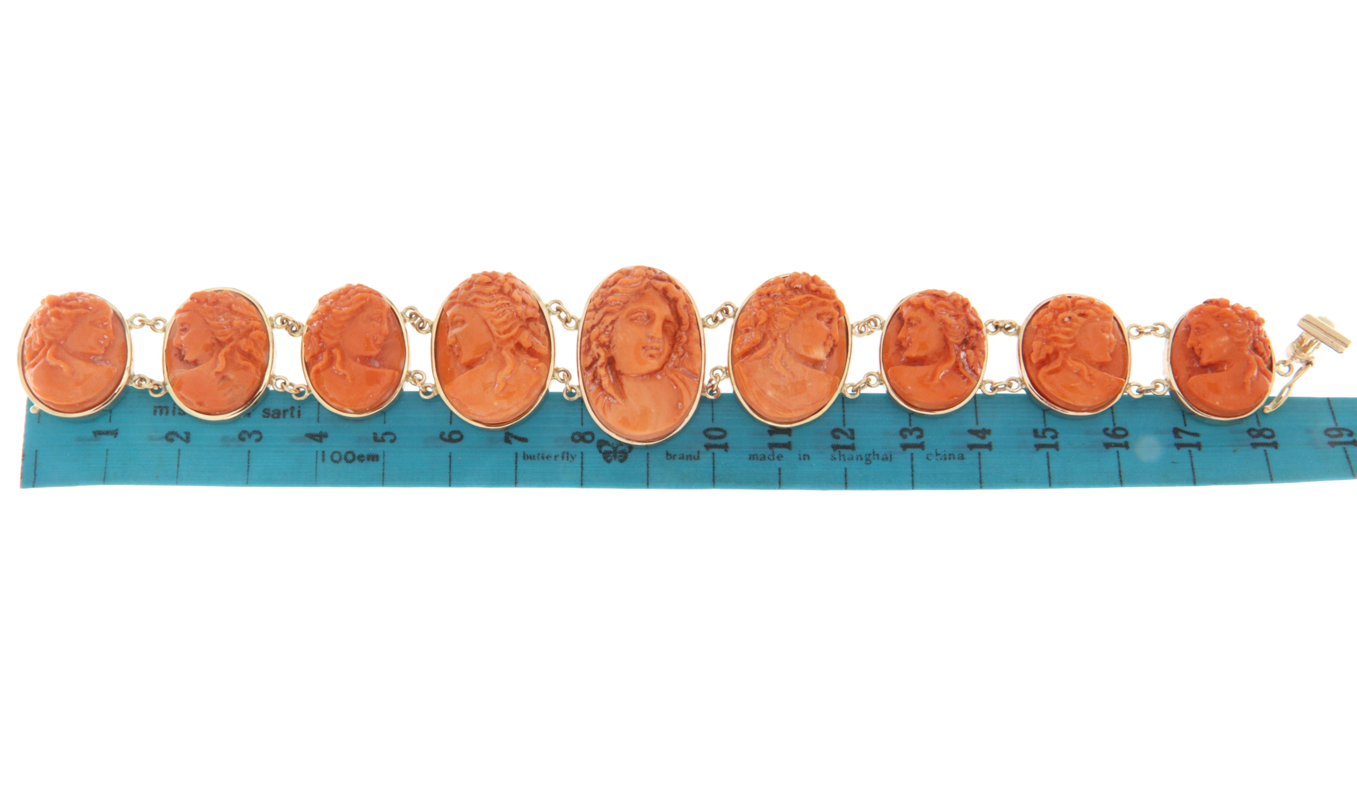 Bracelet manchette en or jaune 9 carats et corail Neuf - En vente à Marcianise, IT