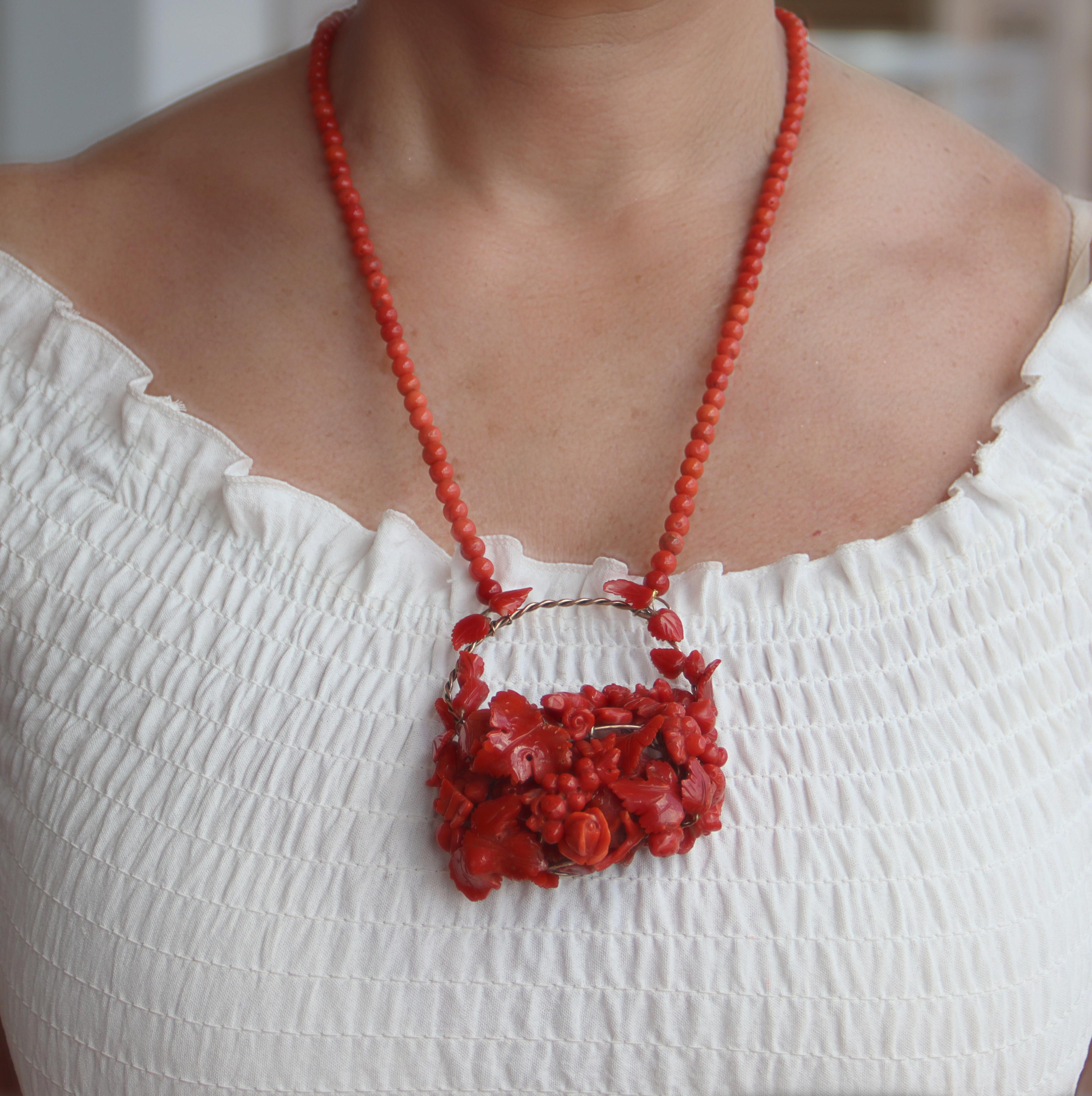 Collier à pendentif en or jaune 9 carats et corail en vente 4