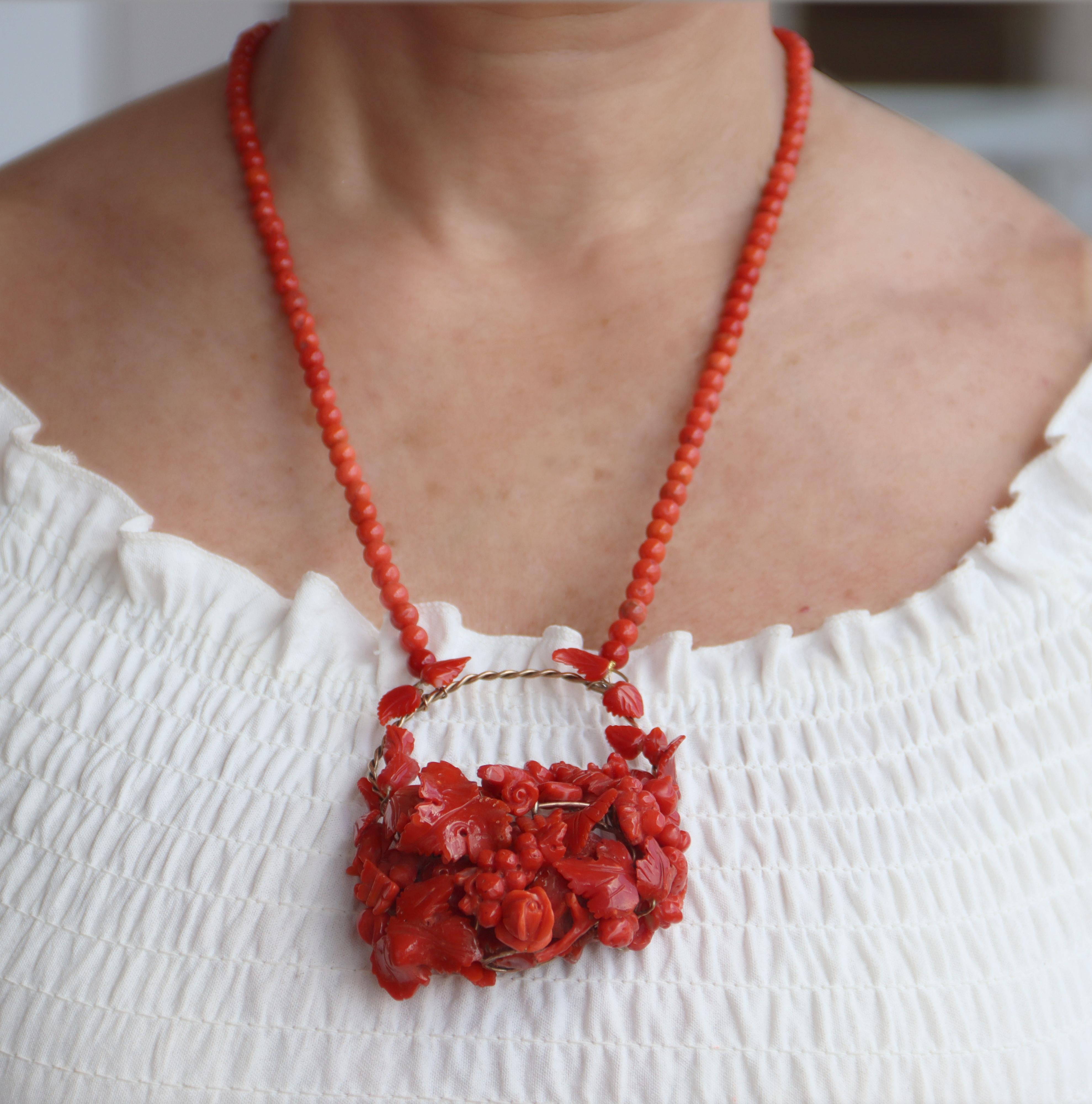 Collier à pendentif en or jaune 9 carats et corail en vente 5