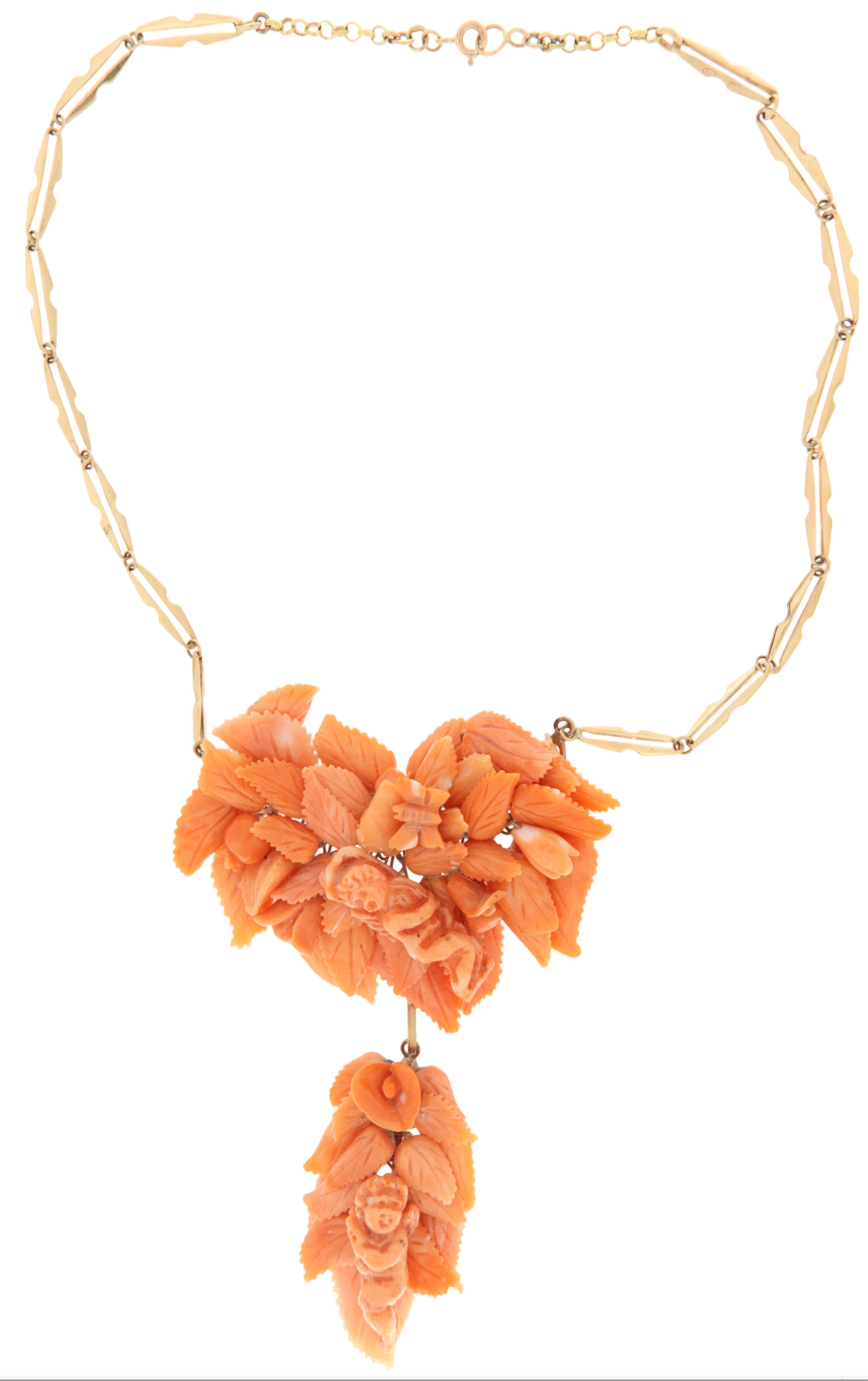 Coral 9 Karat Yellow Gold Pendant Necklace In New Condition For Sale In Marcianise, IT