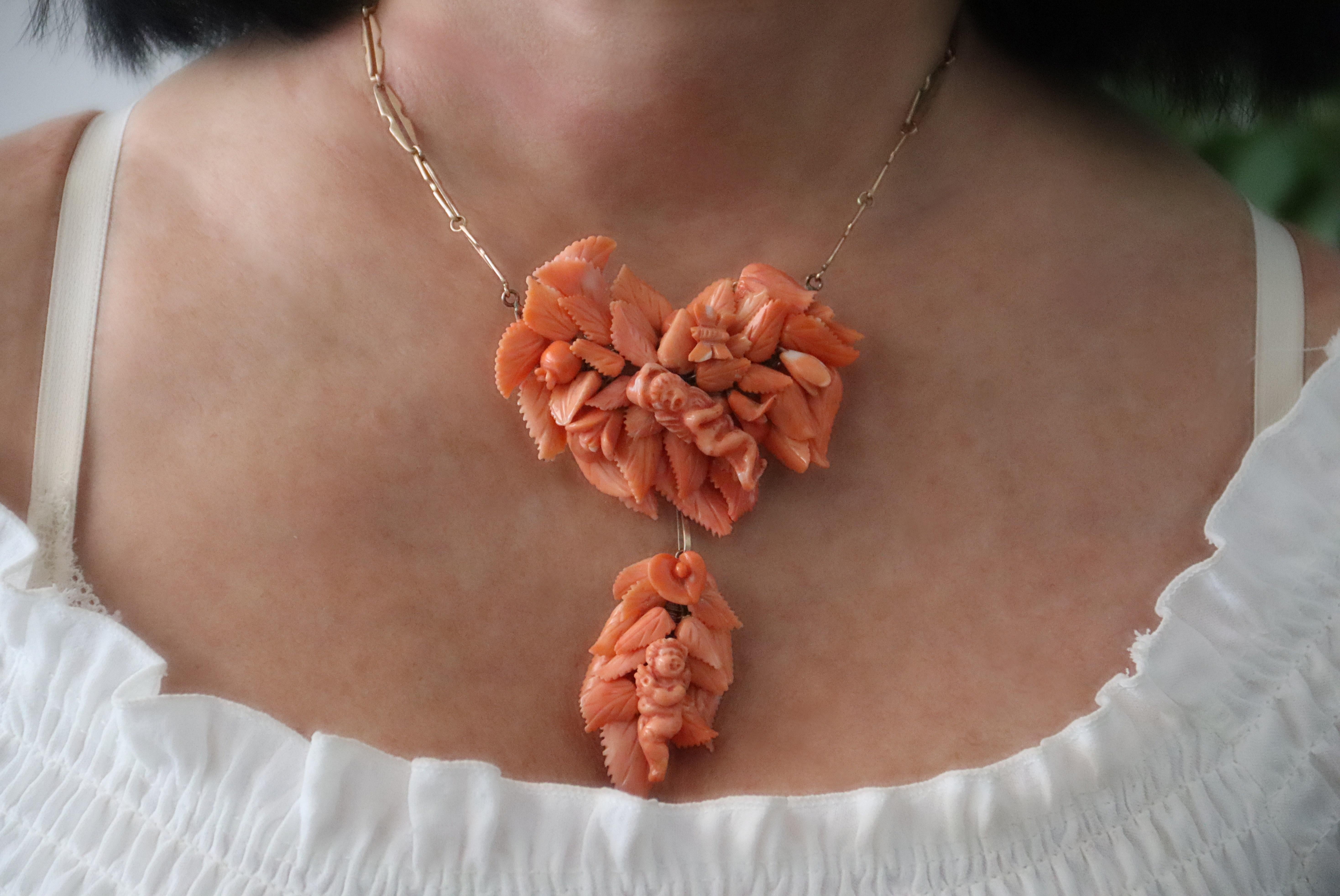 Coral 9 Karat Yellow Gold Pendant Necklace For Sale 1