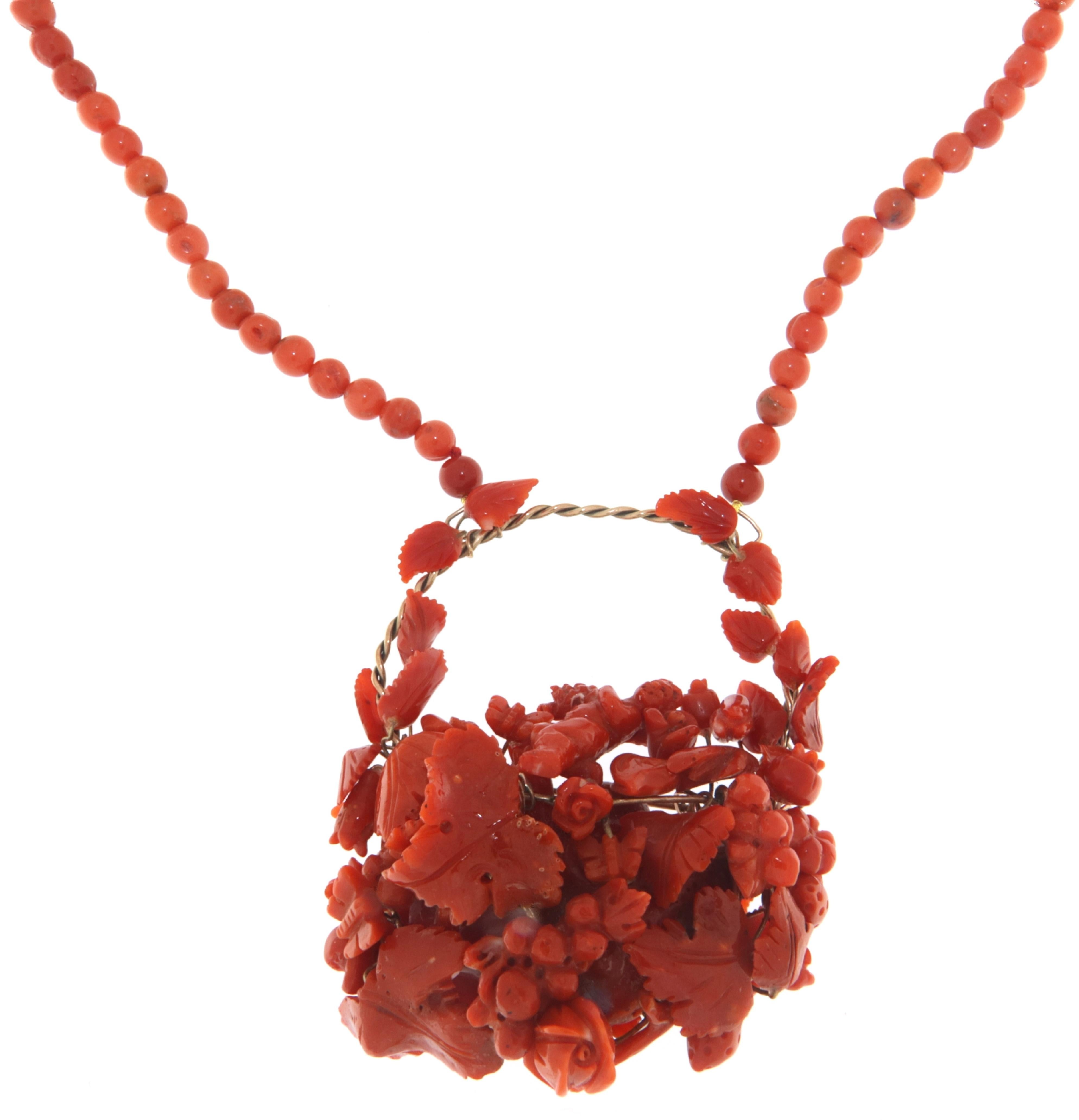 Collier à pendentif en or jaune 9 carats et corail en vente 3