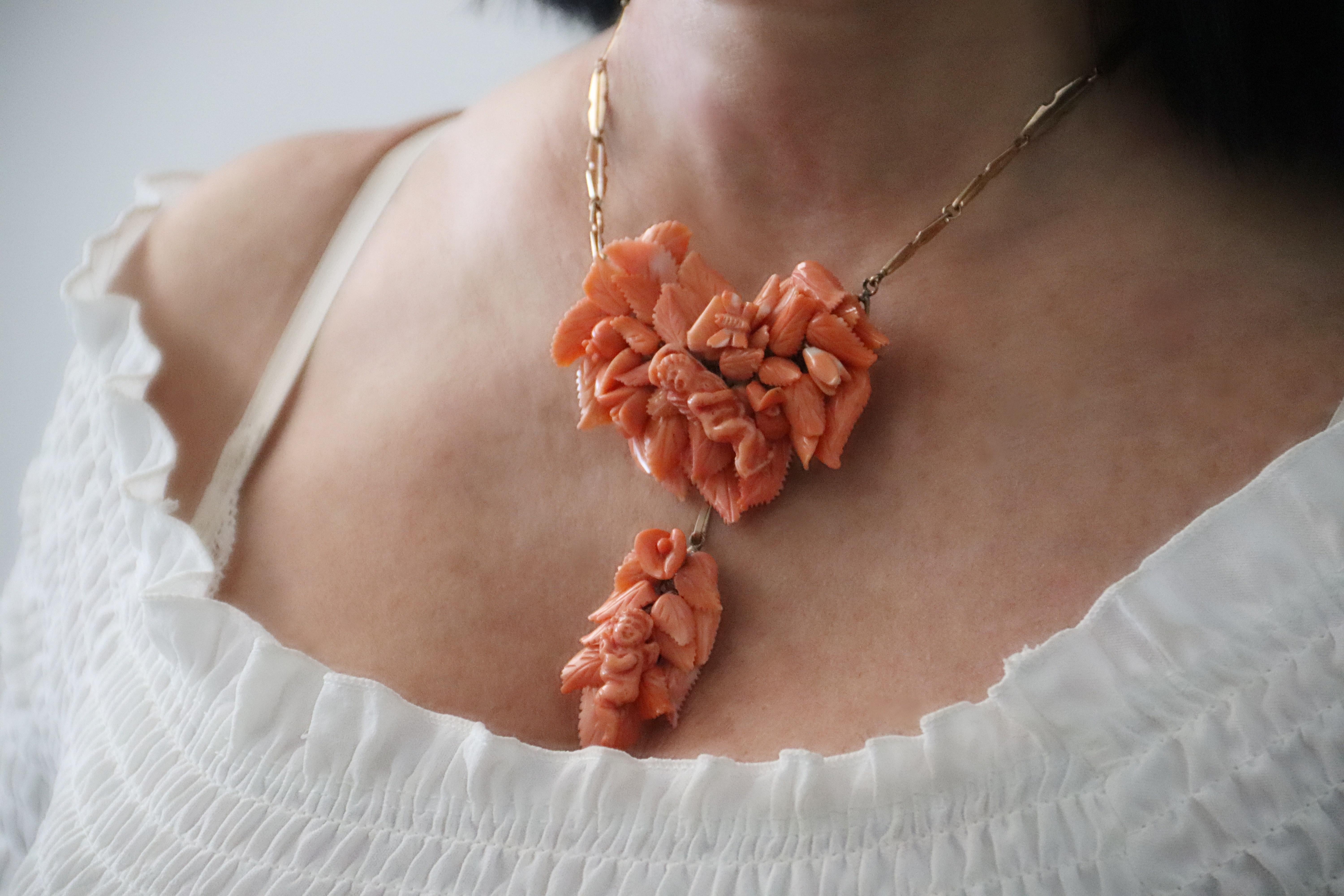 Coral 9 Karat Yellow Gold Pendant Necklace For Sale 3
