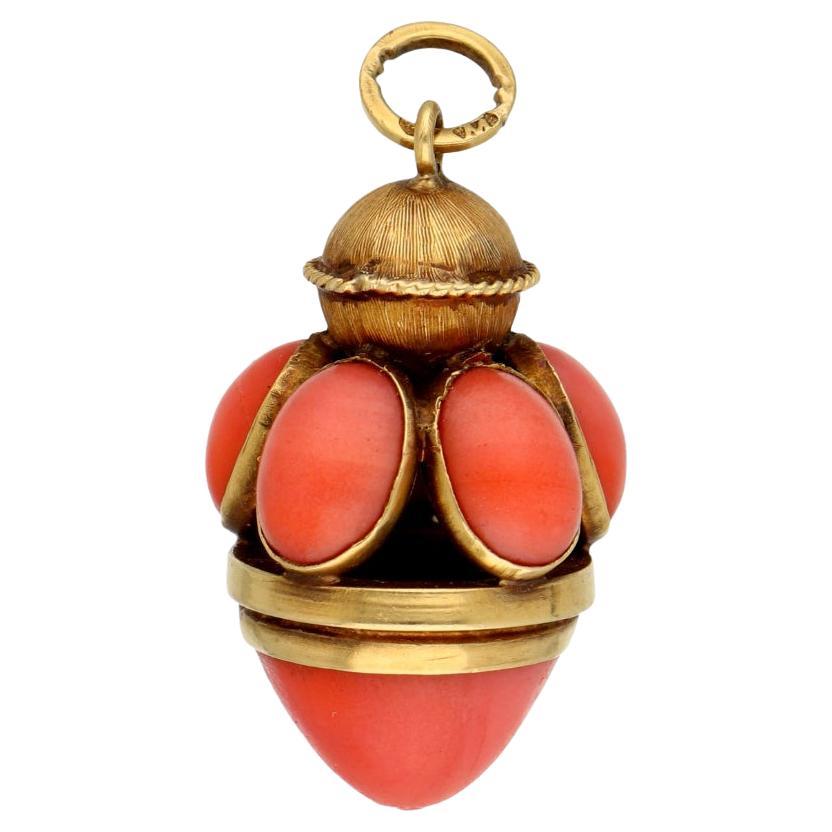 Colgante Farol Vintage de Coral y Oro de 14 Kilates en venta