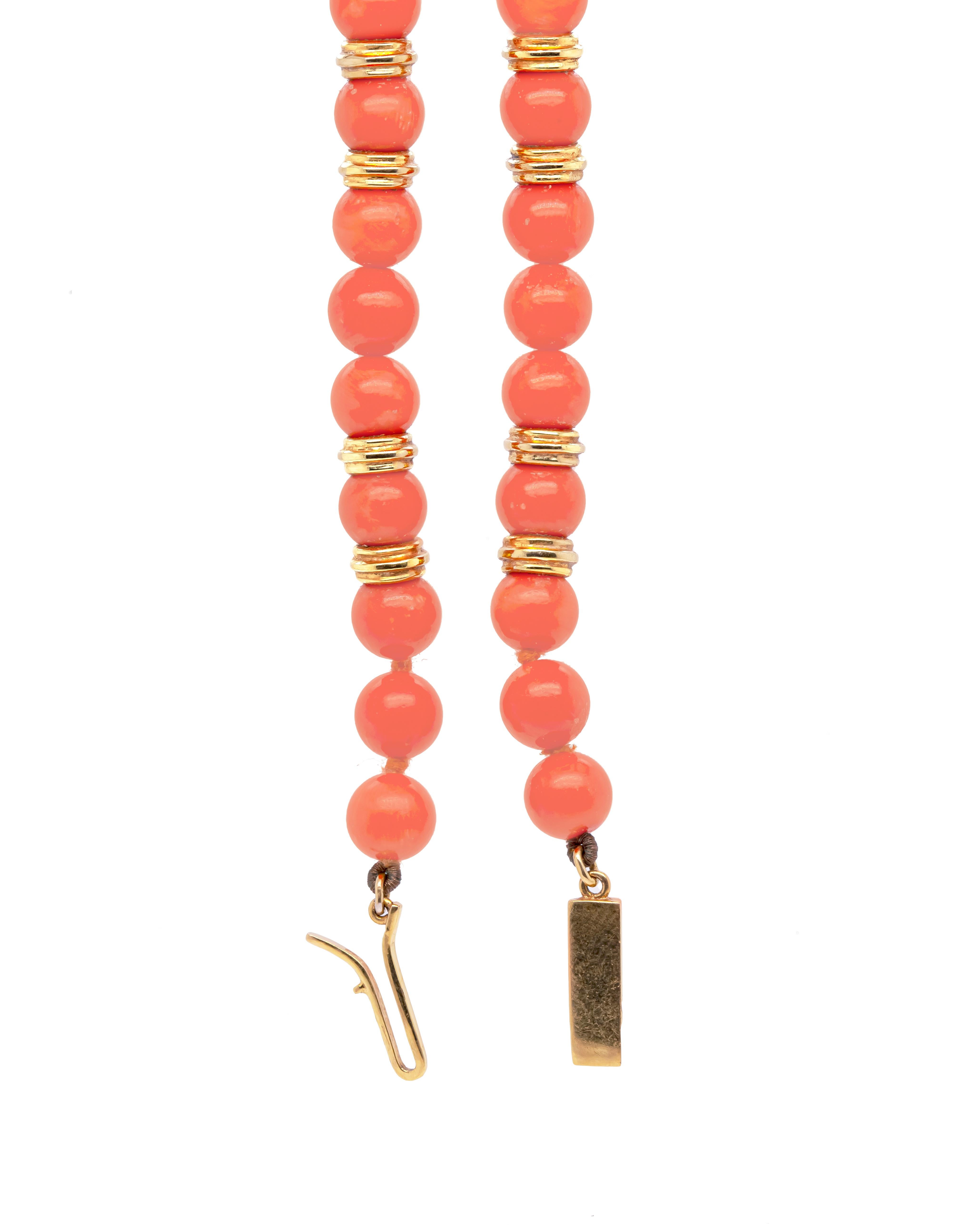 Meticulously crafted, this classic necklace showcases a single strand of polished coral beads measuring approximately 7.2mm in diameter. The sleek coral beads are highlighted by 18 carat yellow gold rondelle spacers beautifully spread throughout the