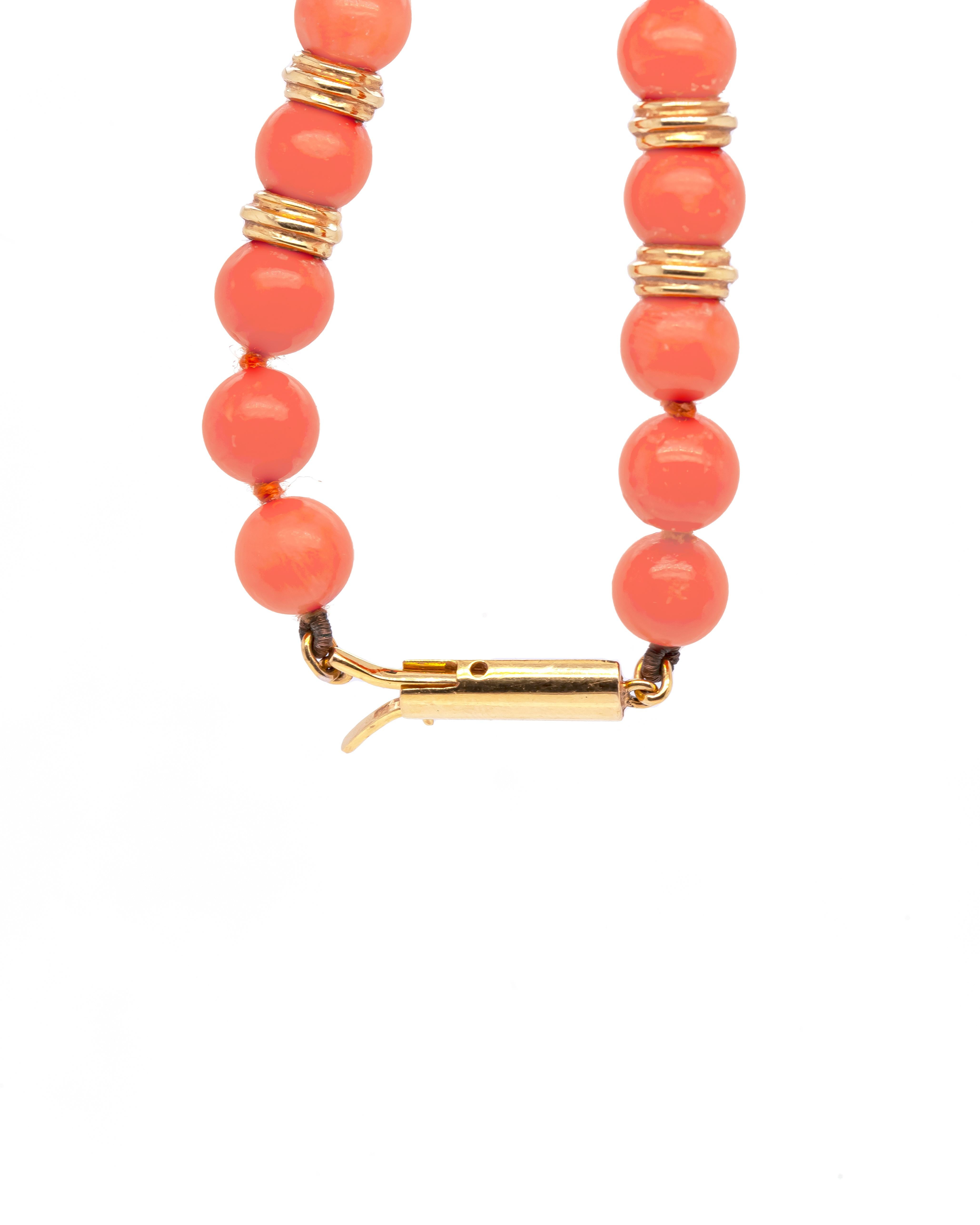 Round Cut Coral and 18 Carat Yellow Gold Bead Necklace For Sale