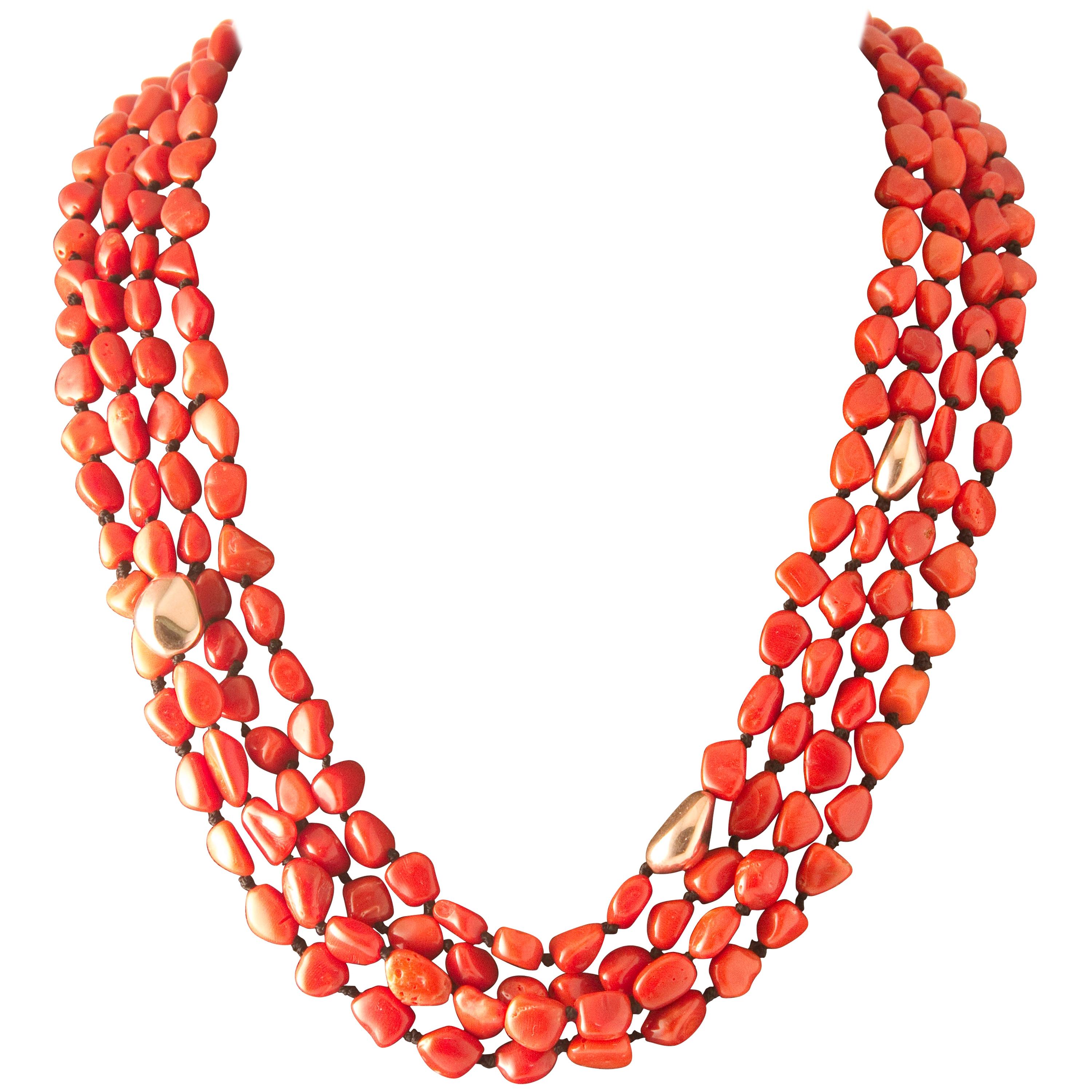 Coral and 18 Carats Pink Gold Pearls Bakelite Clasp Beaded Necklace