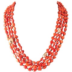 Coral and 18 Carats Pink Gold Pearls Bakelite Clasp Beaded Necklace