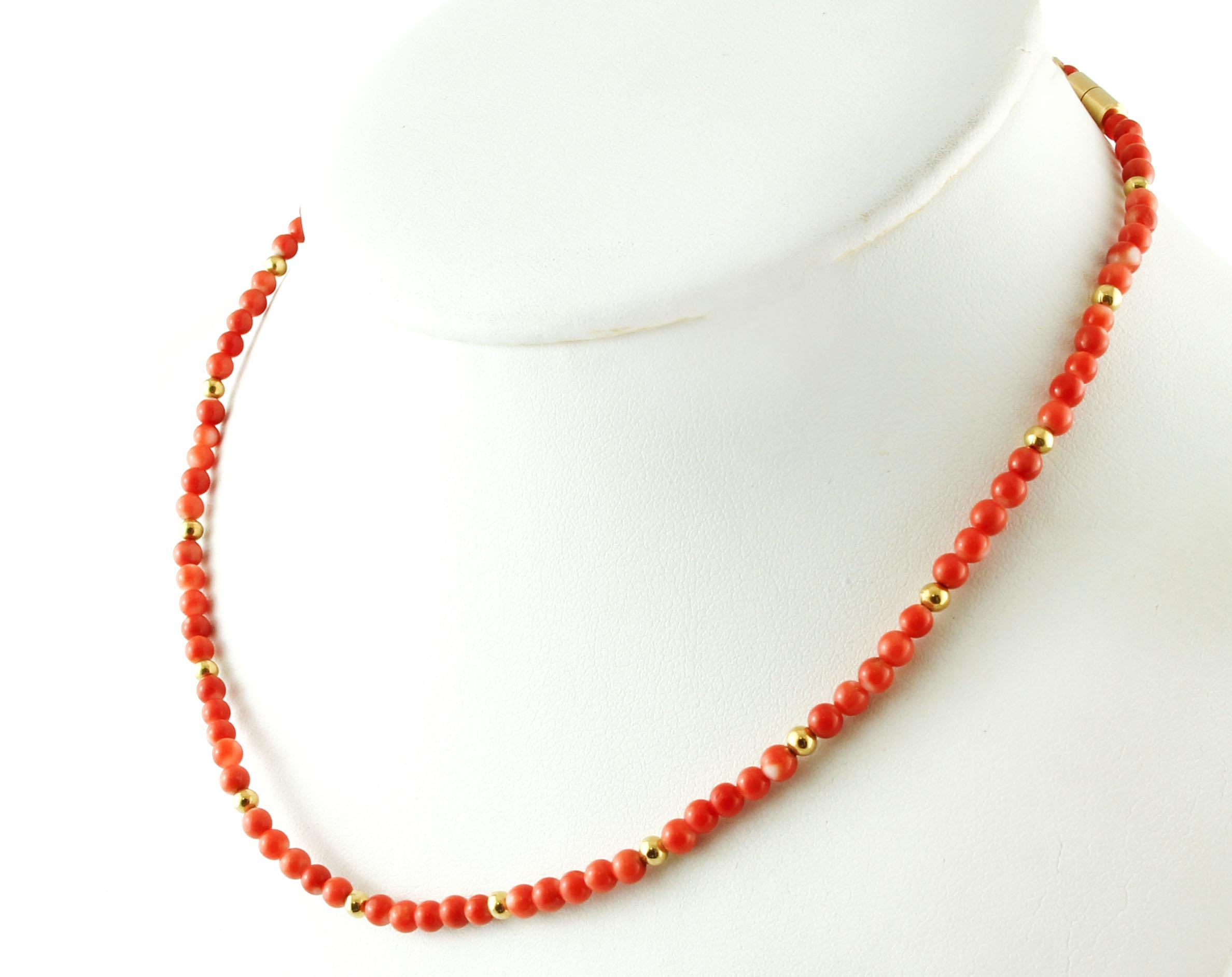 Lovely coral beaded necklace consisting of rubrum coral little spheres and 18k yellow gold spheres and closure. 
This necklace is totally handmade by Italian maste goldsmiths
Coral 5 g
Total weight 9.6 g
Length 40 cm
RF + HRC

For any enquires,