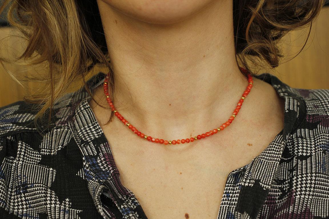 Retro Red Beaded Coral and 18 Karat Yellow Gold Necklace