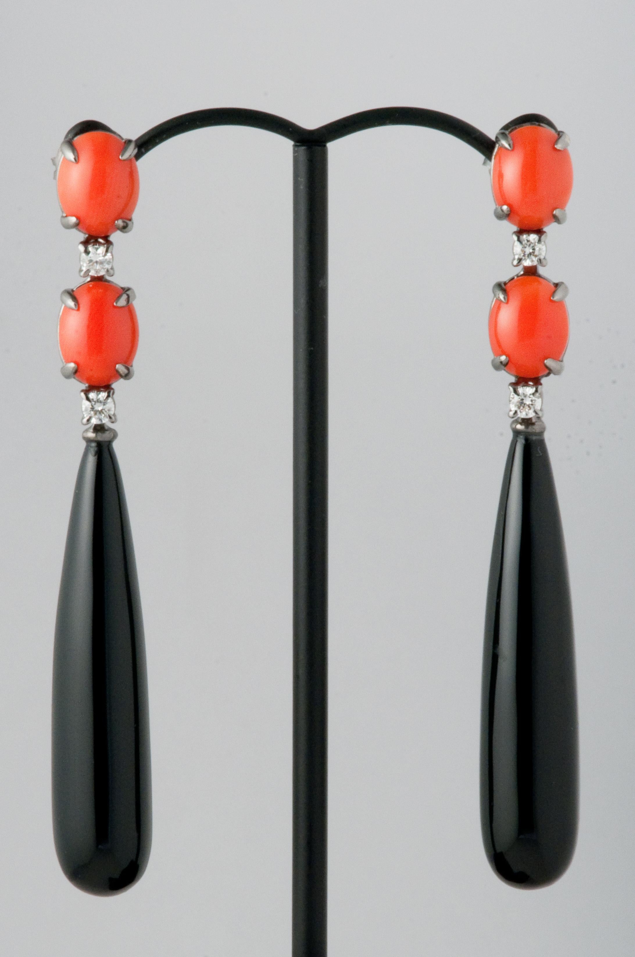 Coral and Agate Black with Diamonds Black Gold Chandelier Earrings In New Condition In Vannes, FR