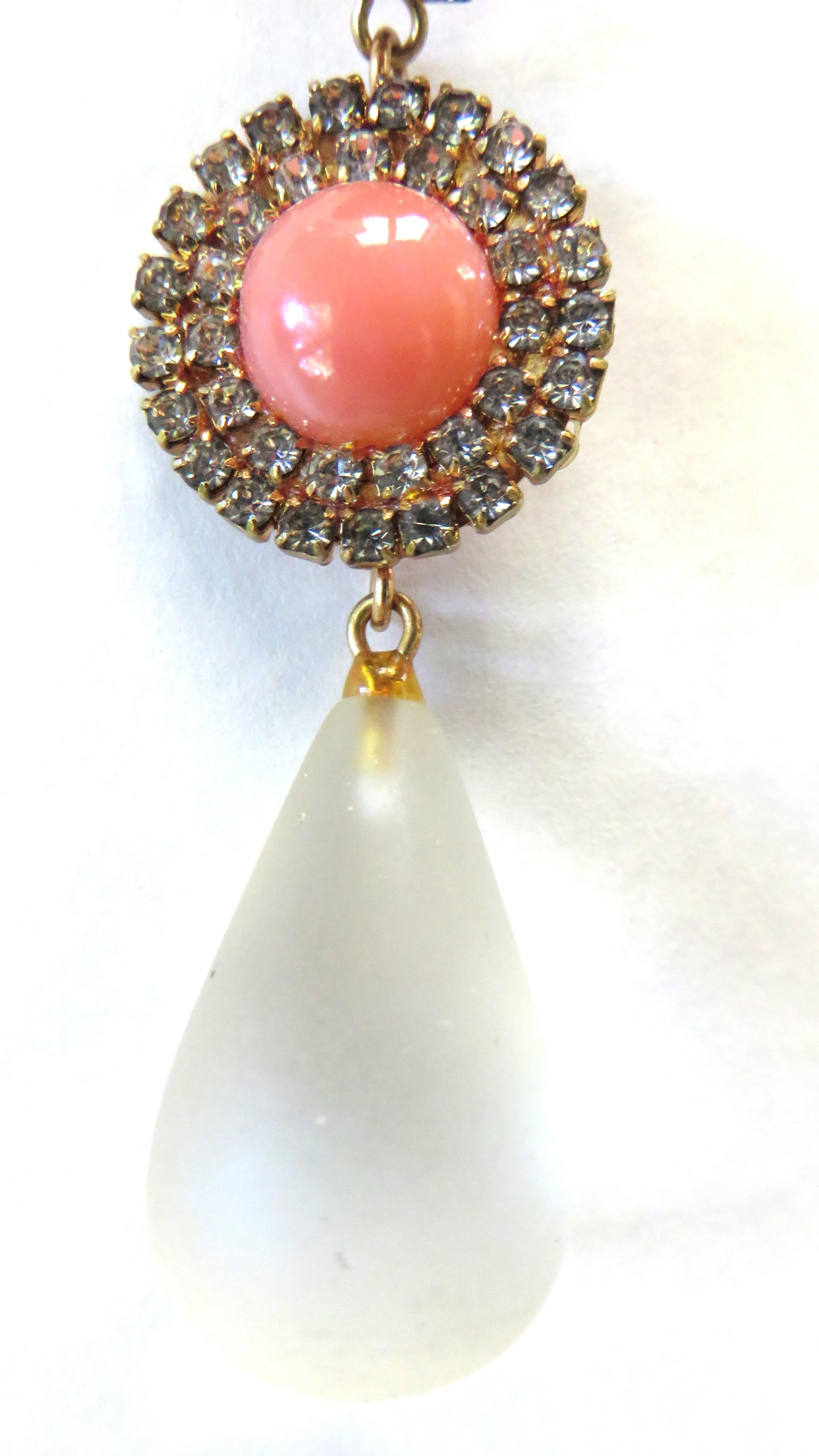 Orecchini a goccia in corallo e cristalli anni '80 in vendita 1