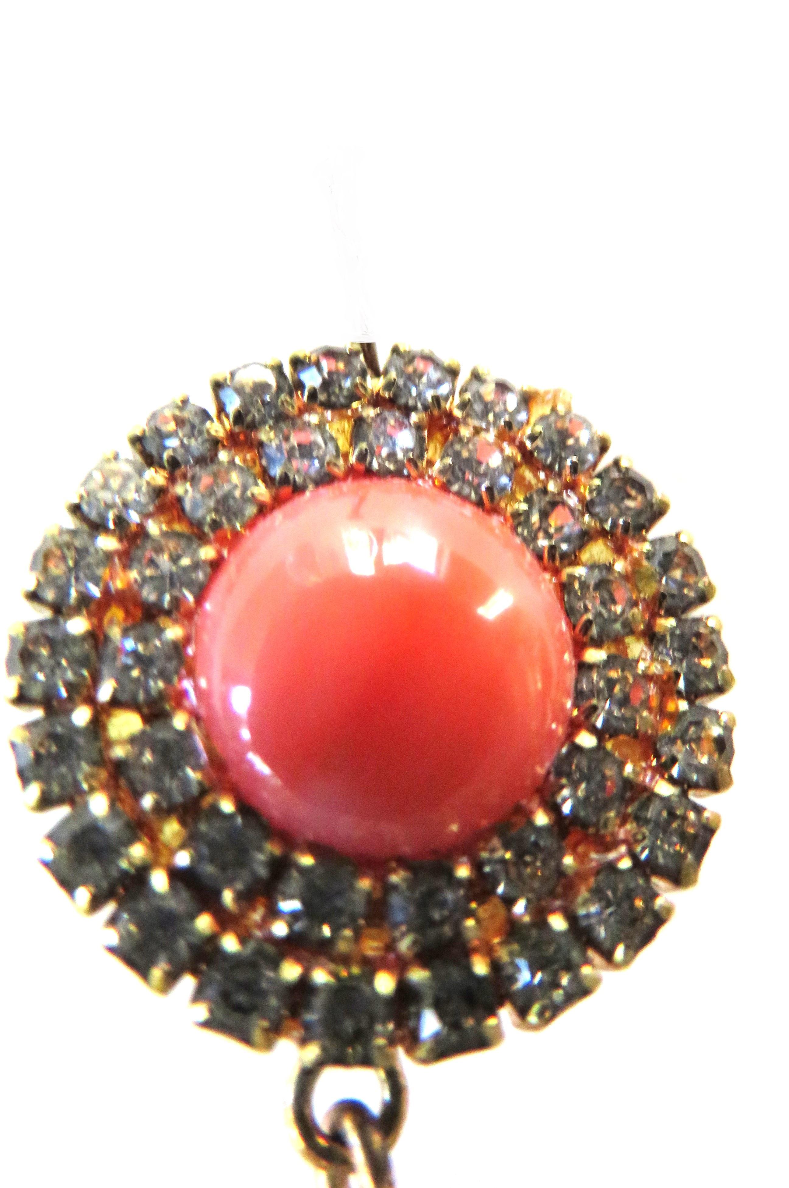 Orecchini a goccia in corallo e cristalli anni '80 in vendita 2