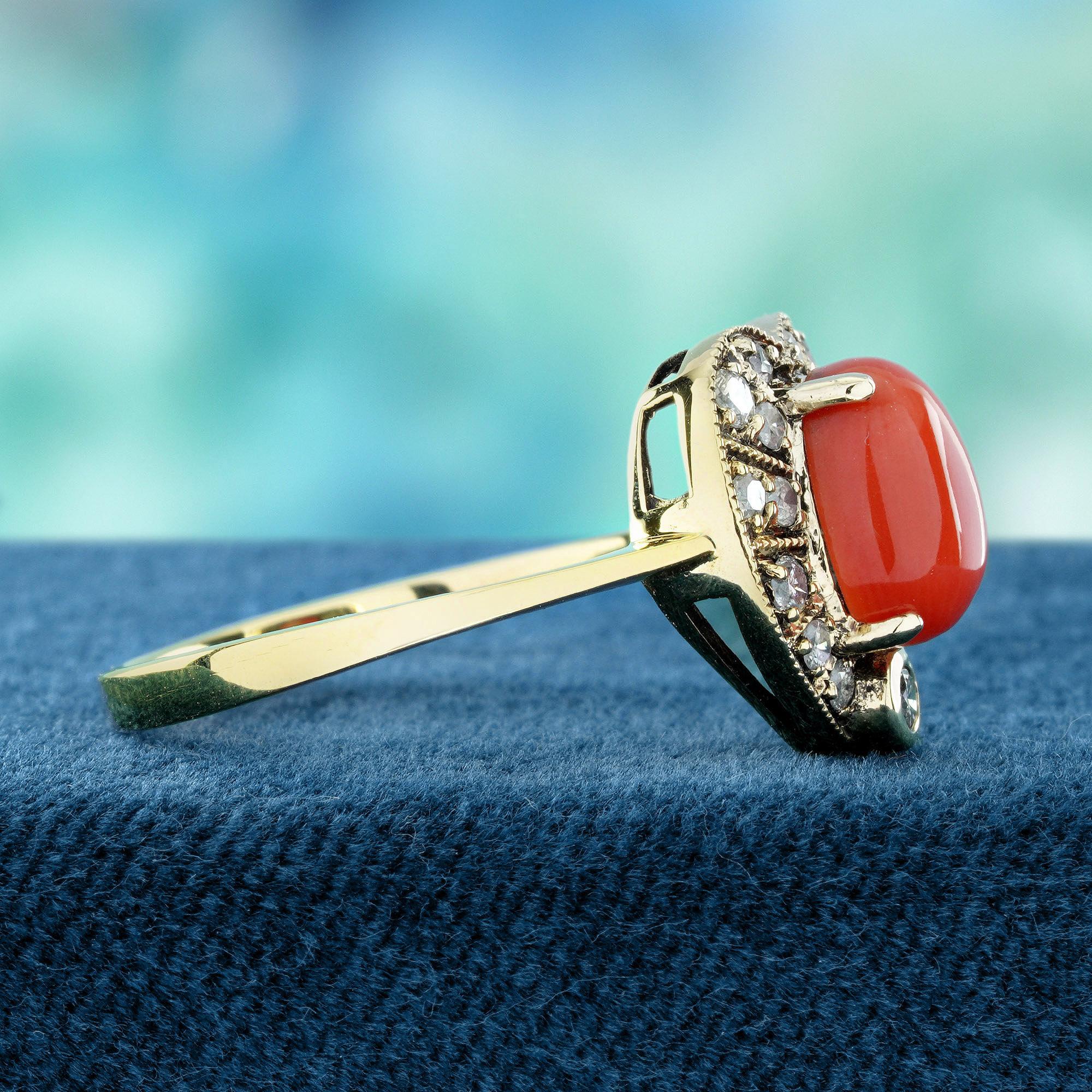 Koralle und Diamant Vintage Style Herz Ring in massivem 9K Gelbgold (Ovalschliff) im Angebot