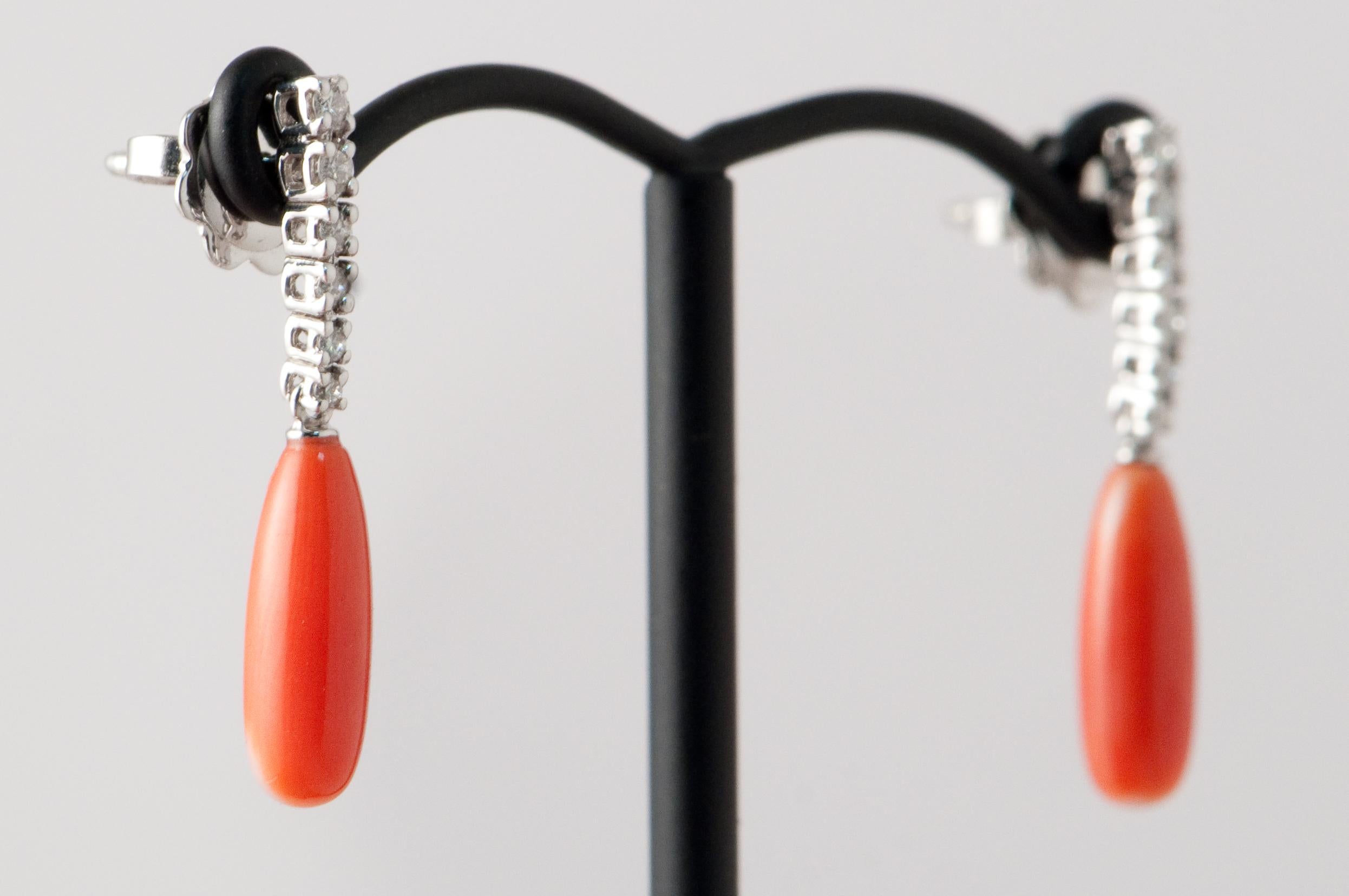 Contemporary Coral and Diamonds 0.14 Carat Color G on White Gold 18 Carat Chandelier Earrings
