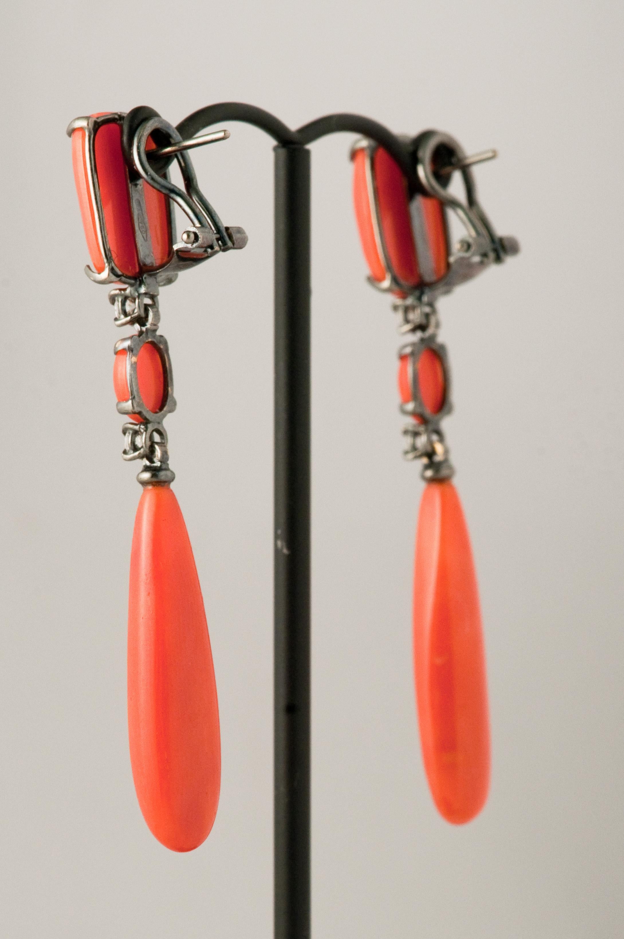 Contemporary Coral and Diamonds 0.32 Carat Chandelier Earring with Black Gold