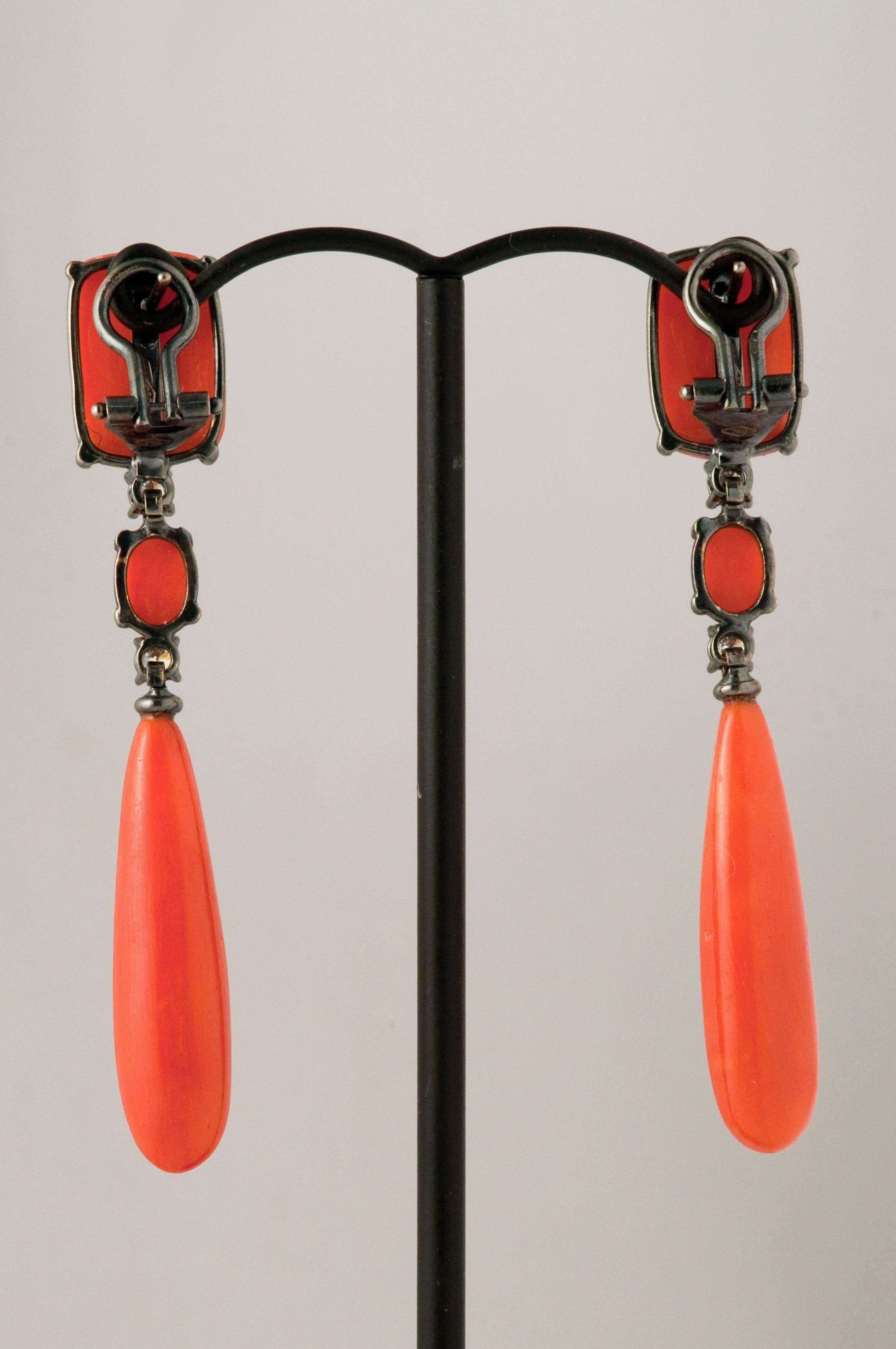 Contemporary Coral and Diamonds 0.32 Carat Chandelier Earring with Black Gold