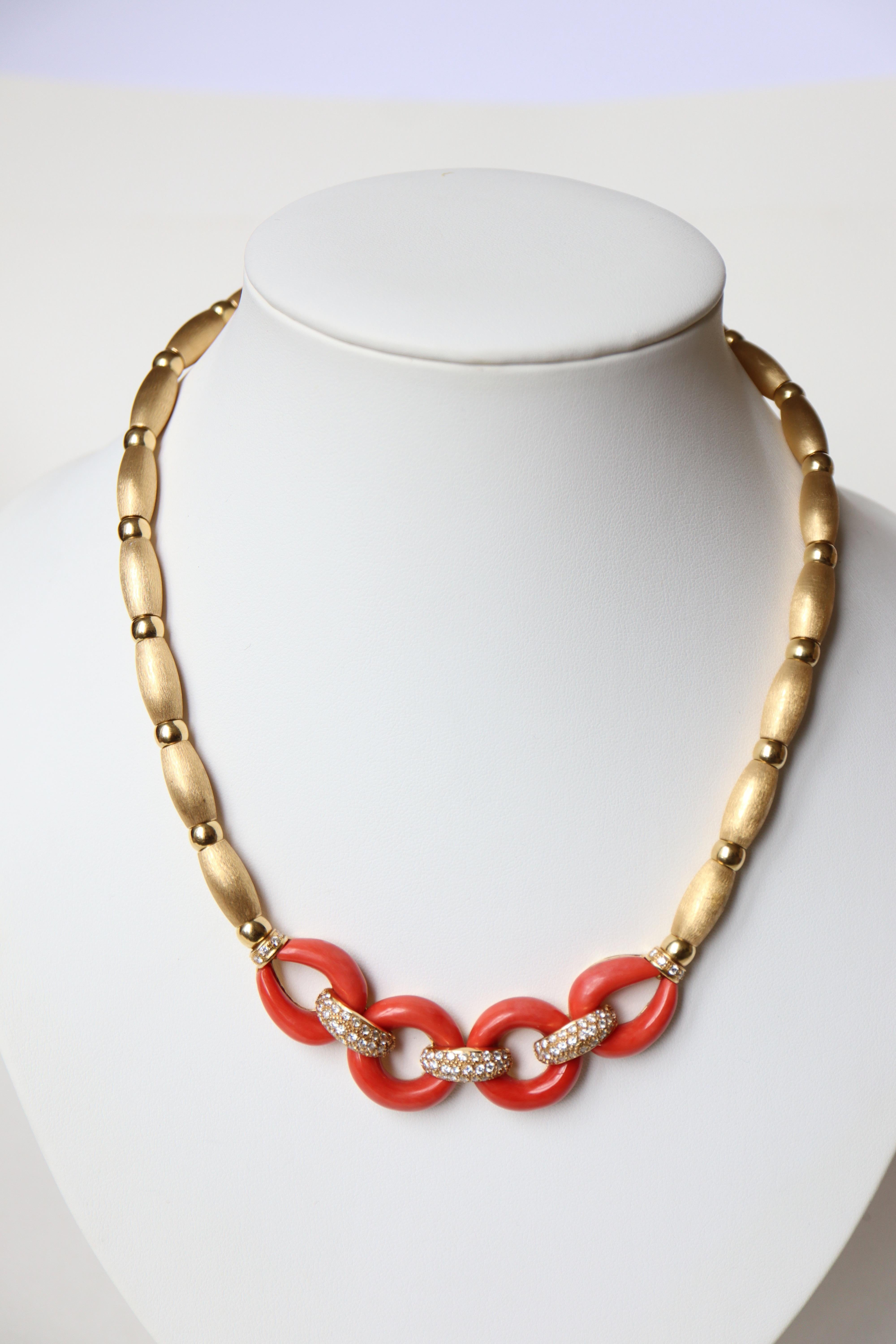 Brilliant Cut Coral and Diamonds Necklace 18 Kt Yellow Gold For Sale