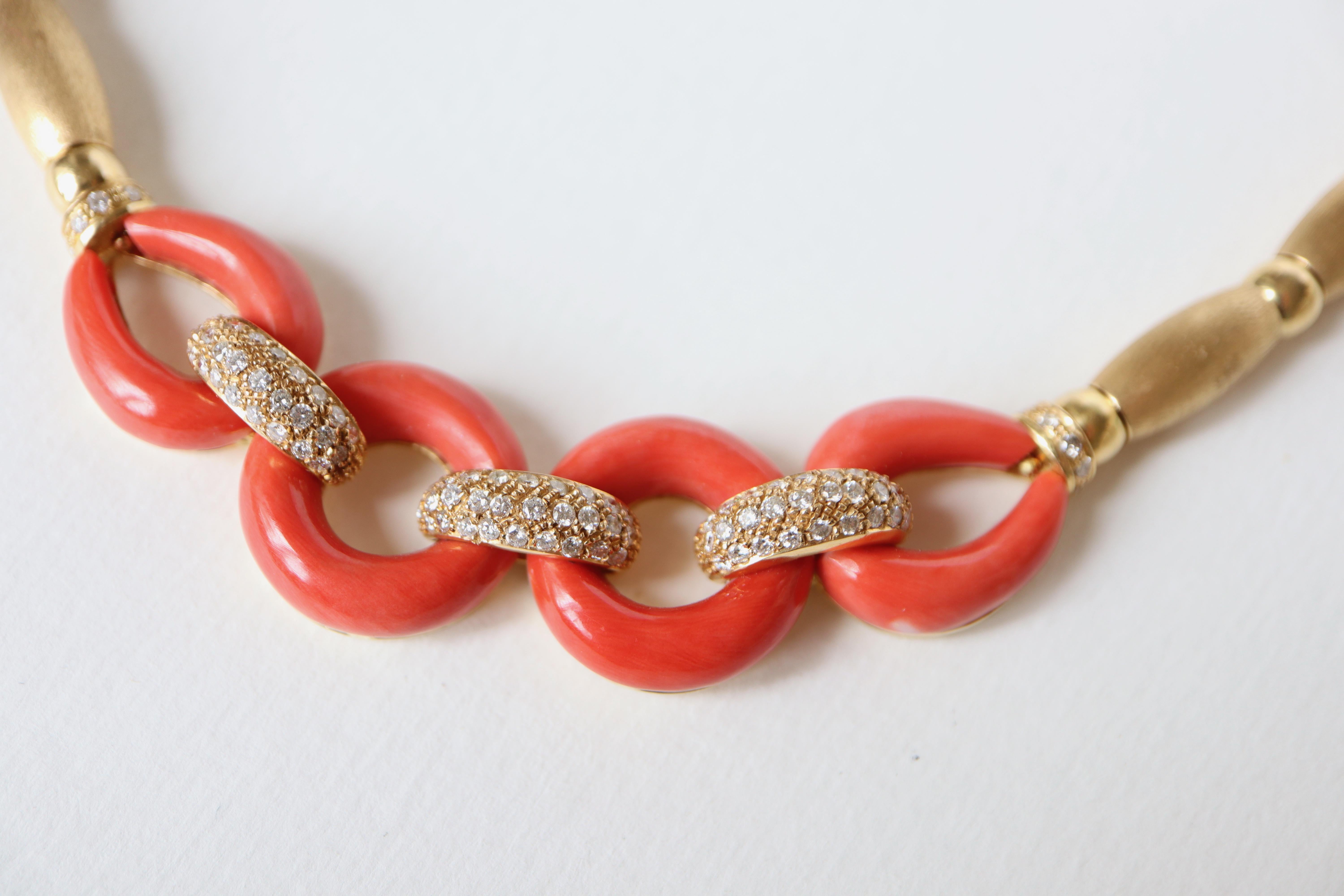 Coral and Diamonds Necklace 18 Kt Yellow Gold For Sale 1