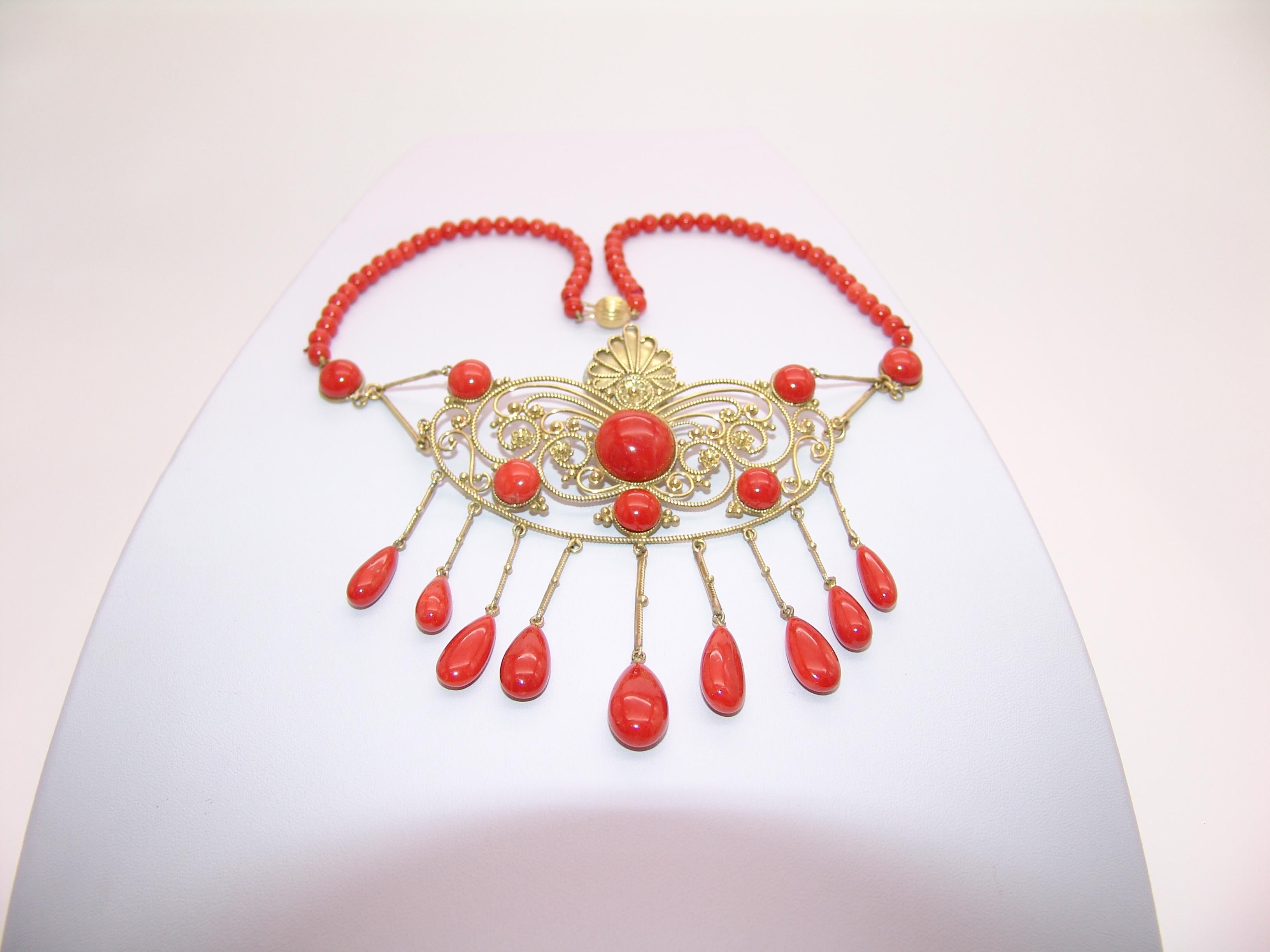 Art Nouveau Coral and Gold Necklace For Sale