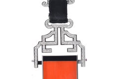 Collar Colgante de Coral y Ónix con Diamantes en Oro Blanco de 18 Kilates