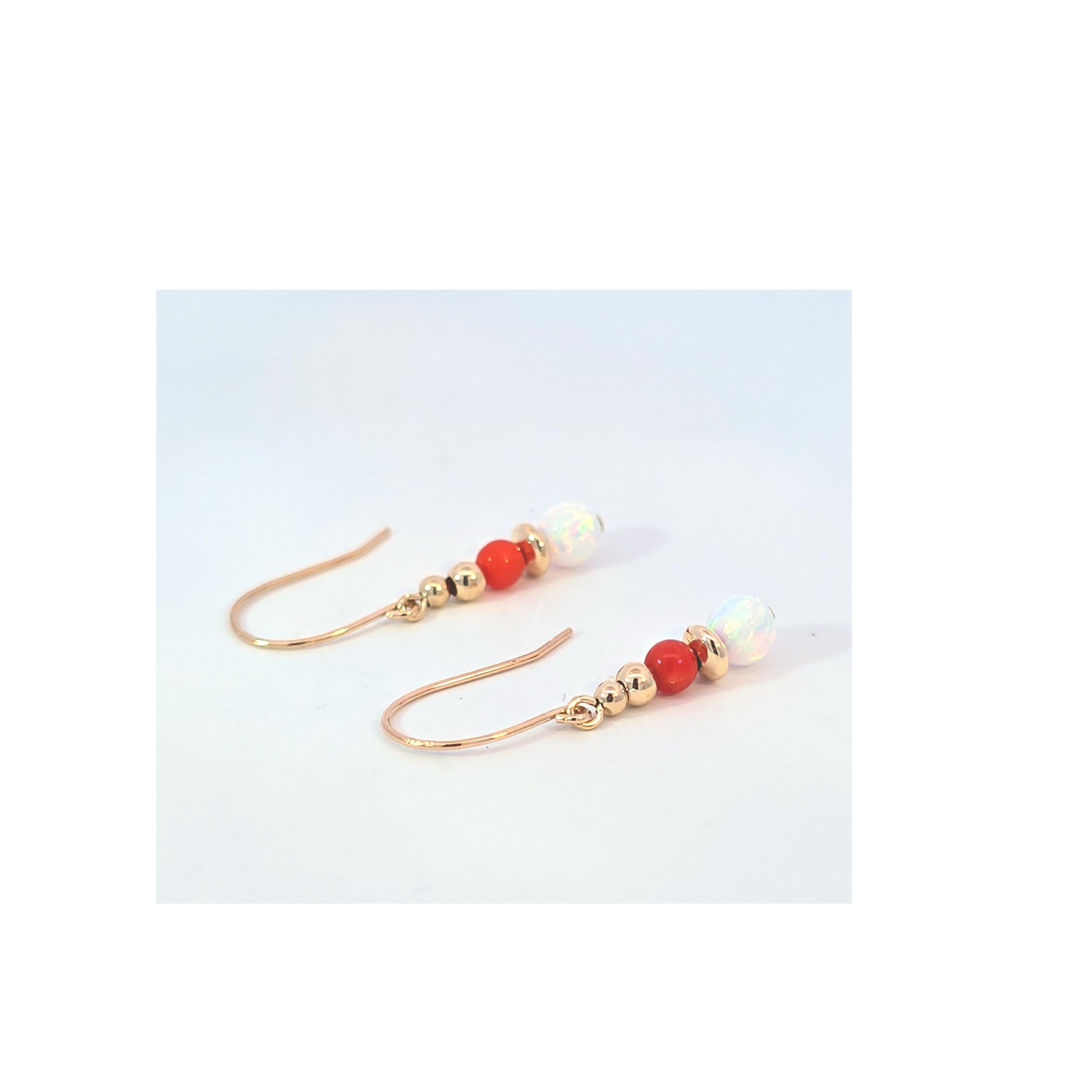 Moderno Orecchini di corallo e opale in oro 14 carati in vendita