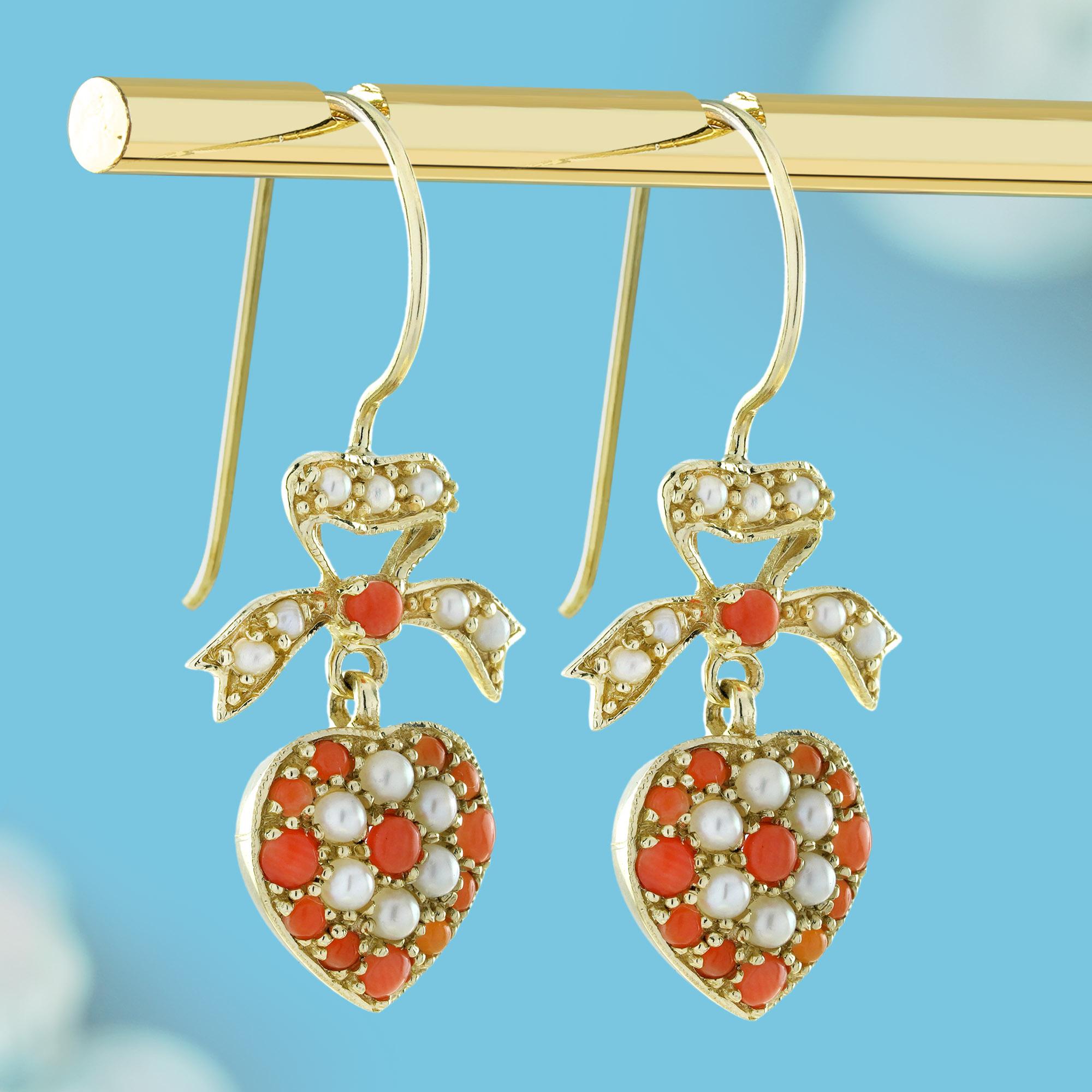 Koralle und Perle Herz und Schleife Vintage-Ohrringe im Vintage-Stil aus 9K Gelbgold (Edwardian) im Angebot