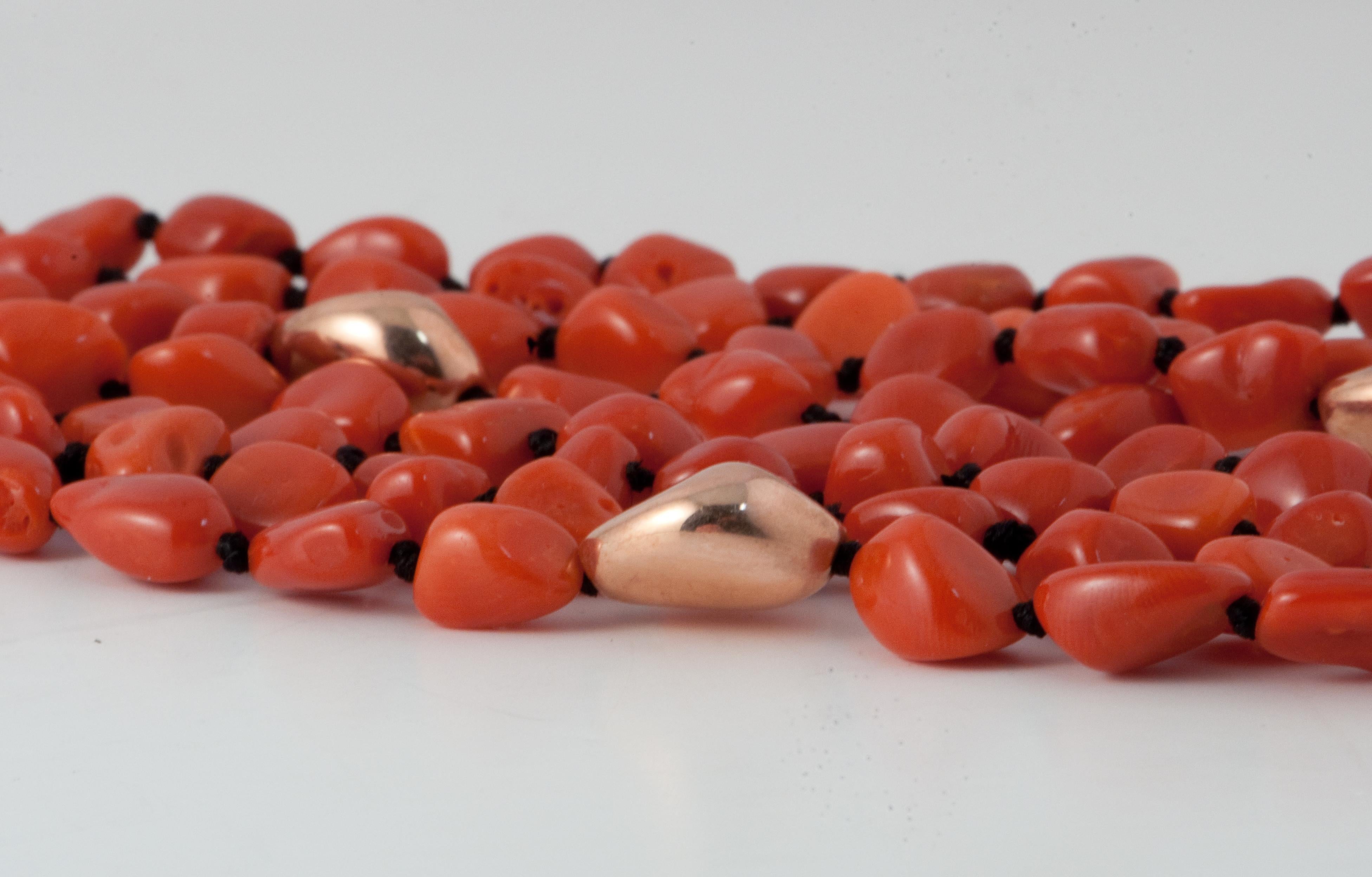 Discover this Coral and Rose Gold Pearls Bakelite Clasp Beaded Necklace.  Natural Coral  Bakelite Clasp  3 Rose Gold Pearl 18 Carat