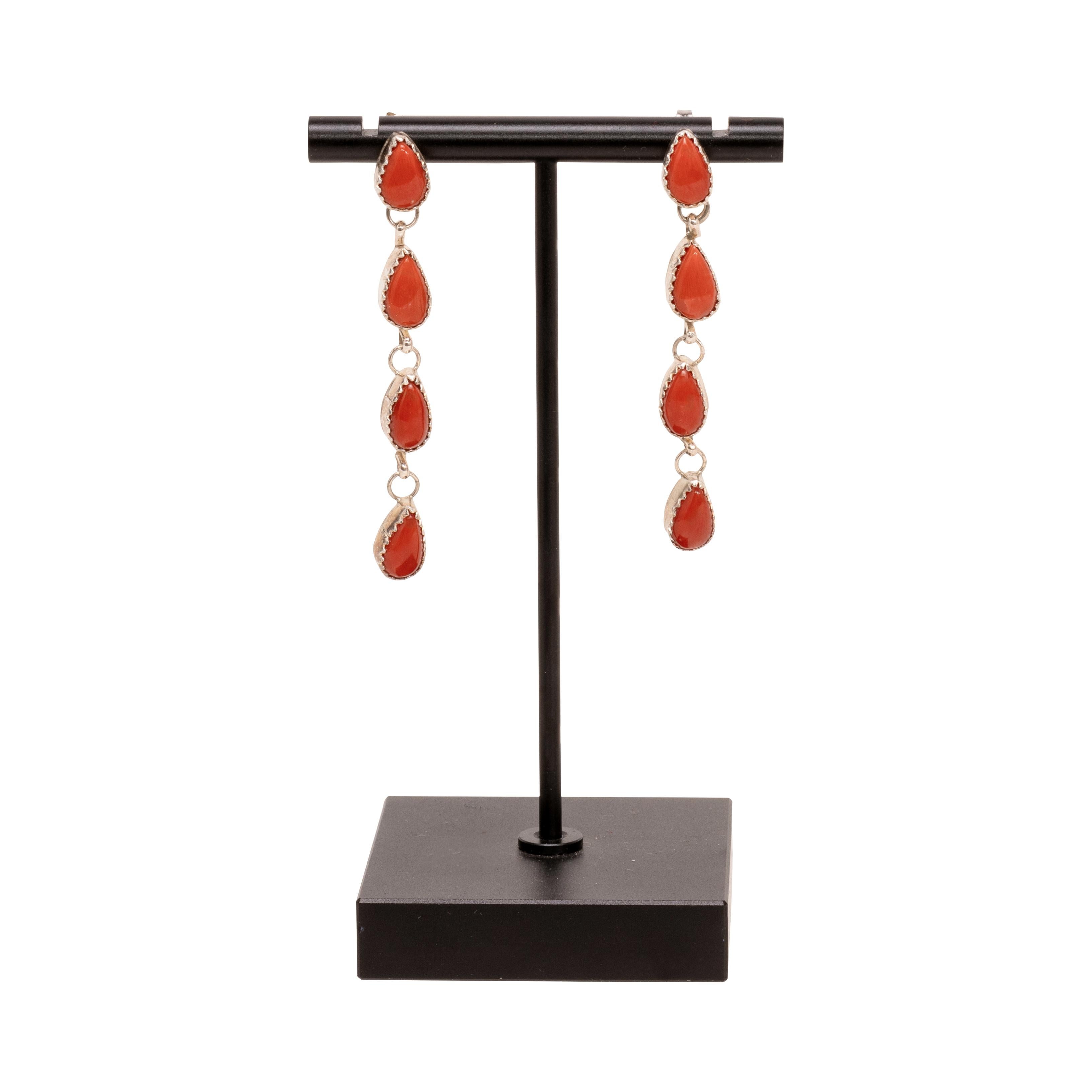 Coral and Sterling Drop Earrings im Zustand „Gut“ im Angebot in Coeur d Alene, ID