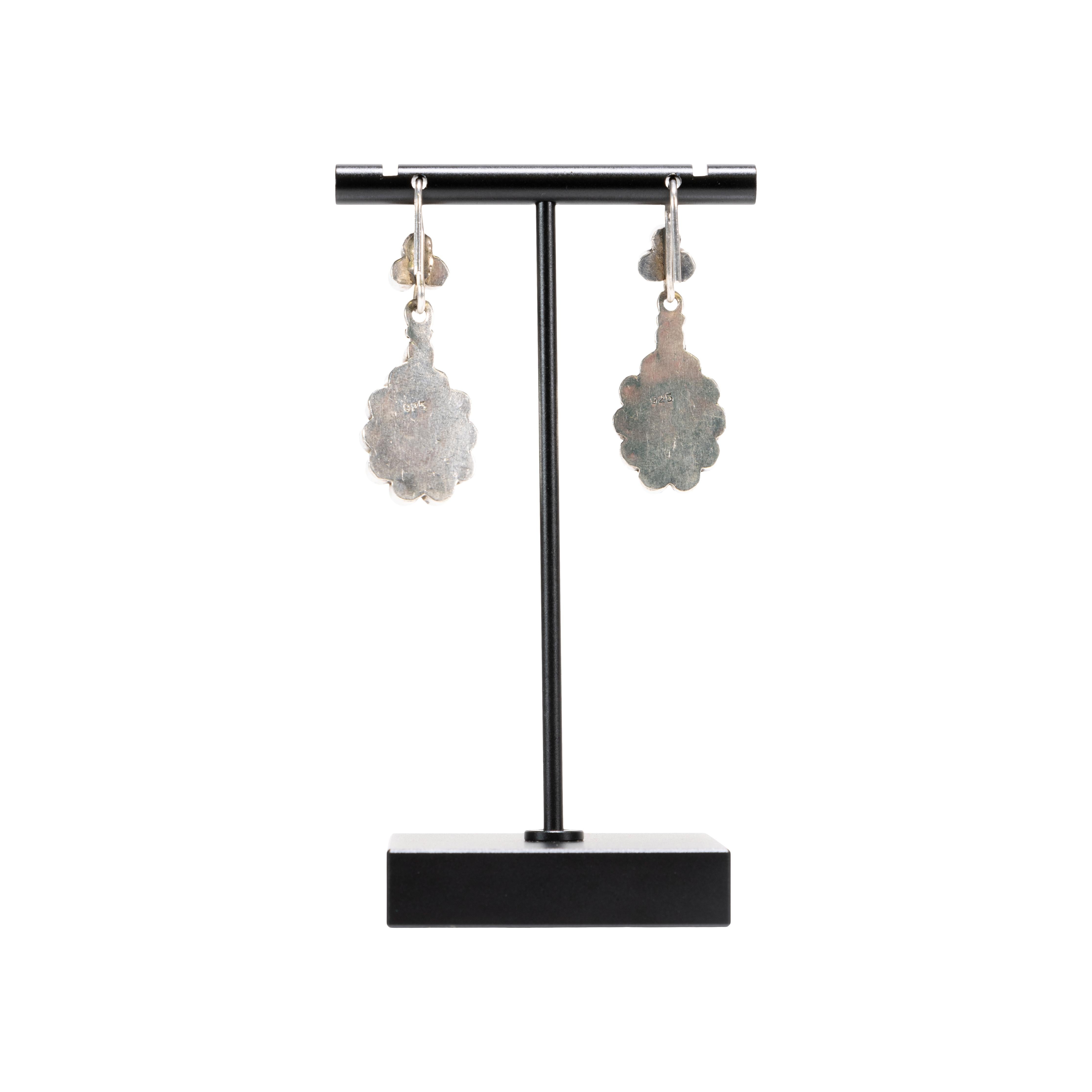 Taille mixte Boucles d'oreilles pendantes en corail et argent en vente