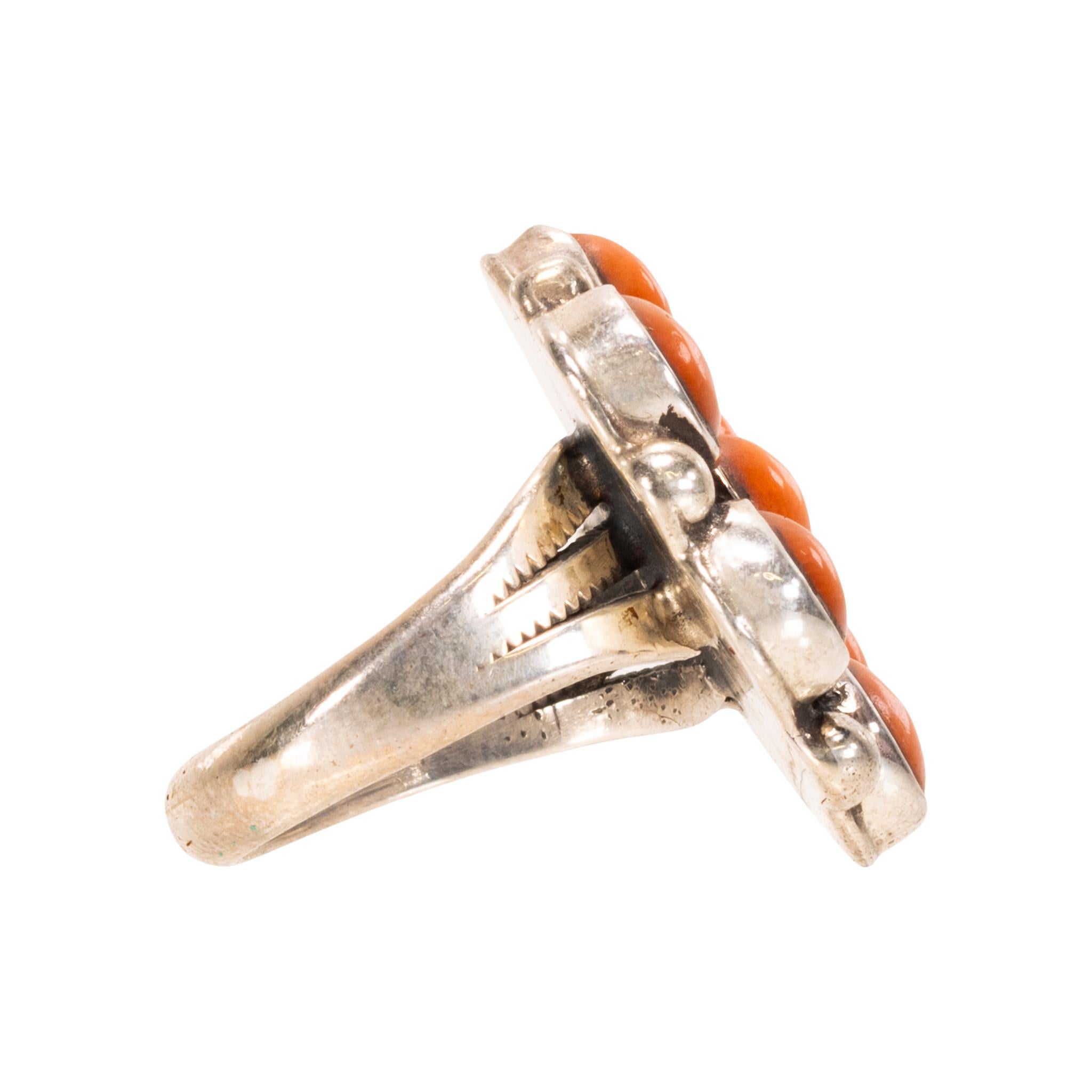 Taglio rotondo Anello di corallo e argento sterling in vendita