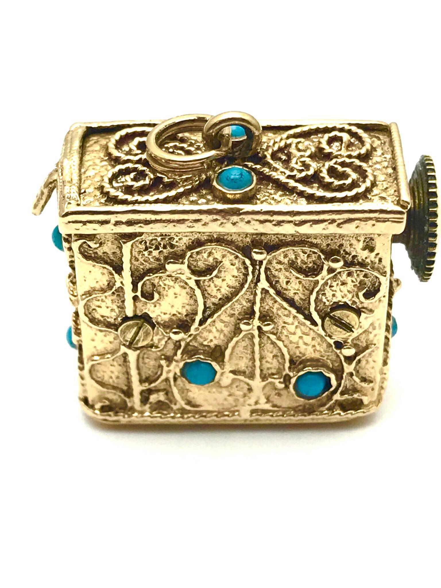 Round Cut  Coral and Turquoise Yellow Gold Musical Piano Charm