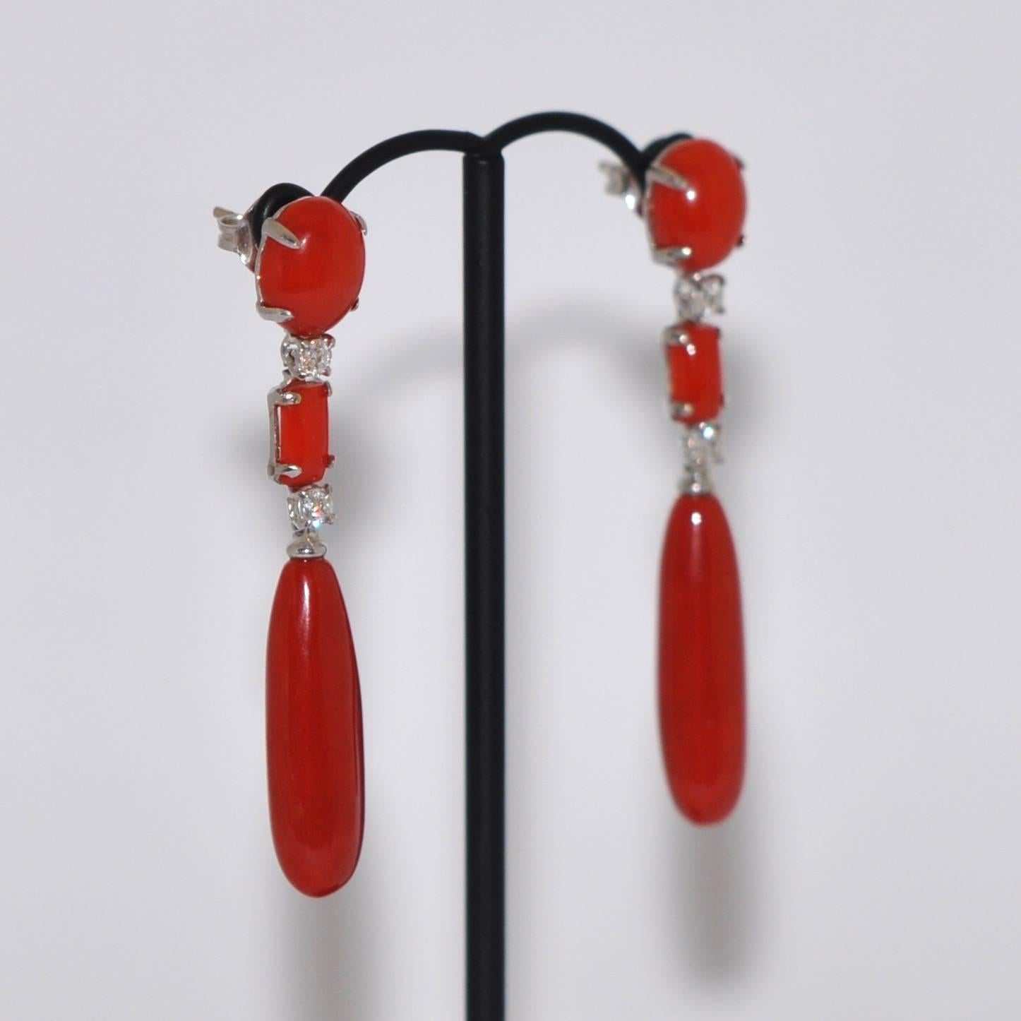 Brilliant Cut Coral and White Diamonds 0.28 Carat on White Gold 18 Karat Chandelier Earrings