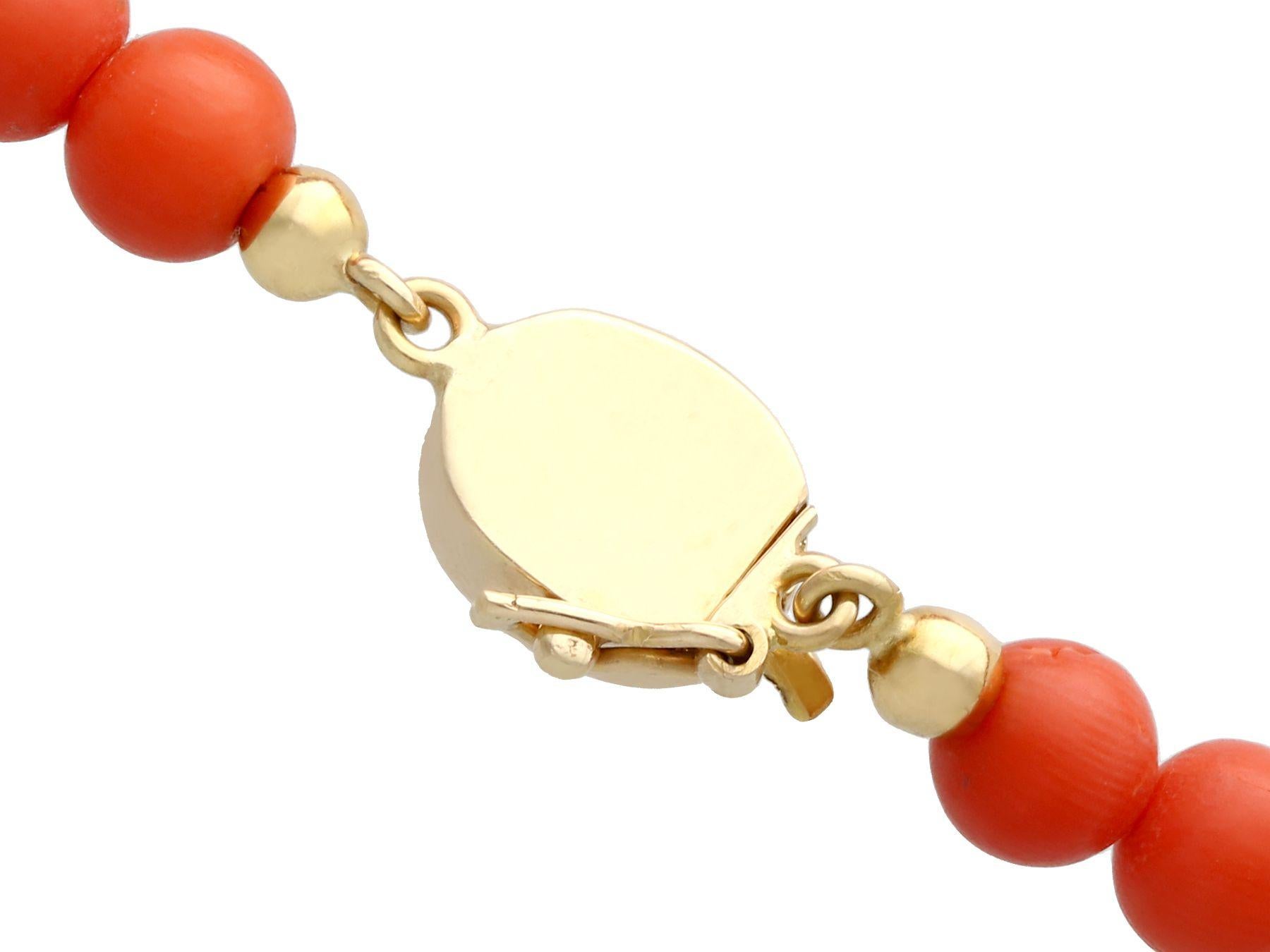 Round Cut Vintage 1970s Coral and Yellow Gold Necklace