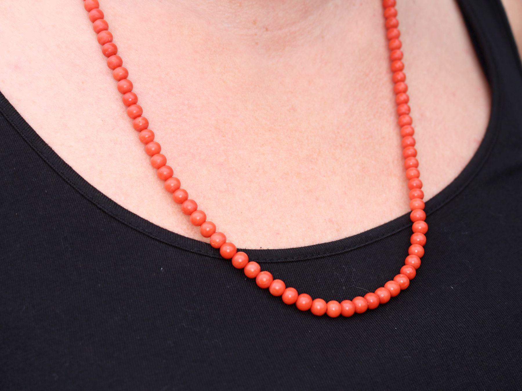 Vintage 1970s Coral and Yellow Gold Necklace 1