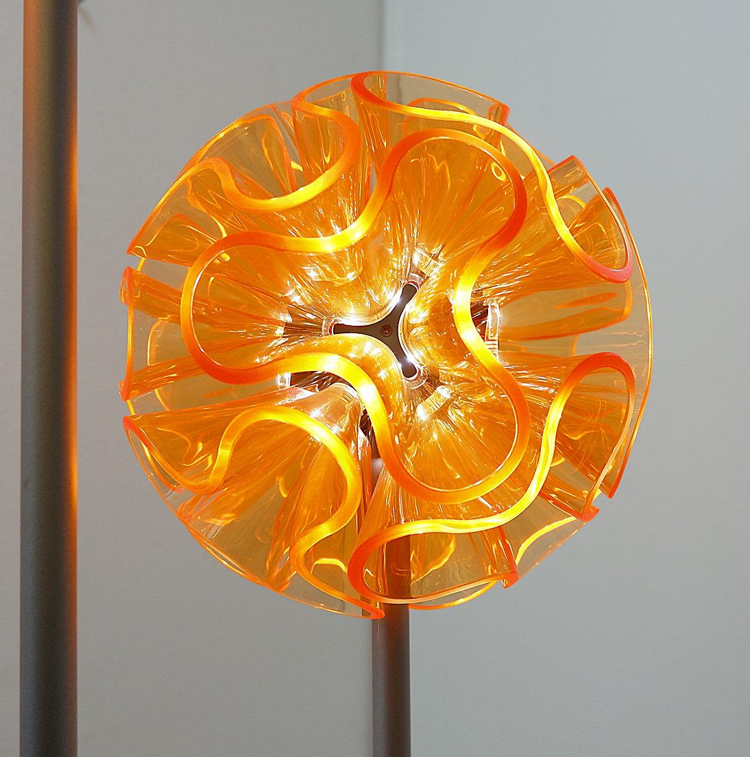 Lámpara de pie naranja 