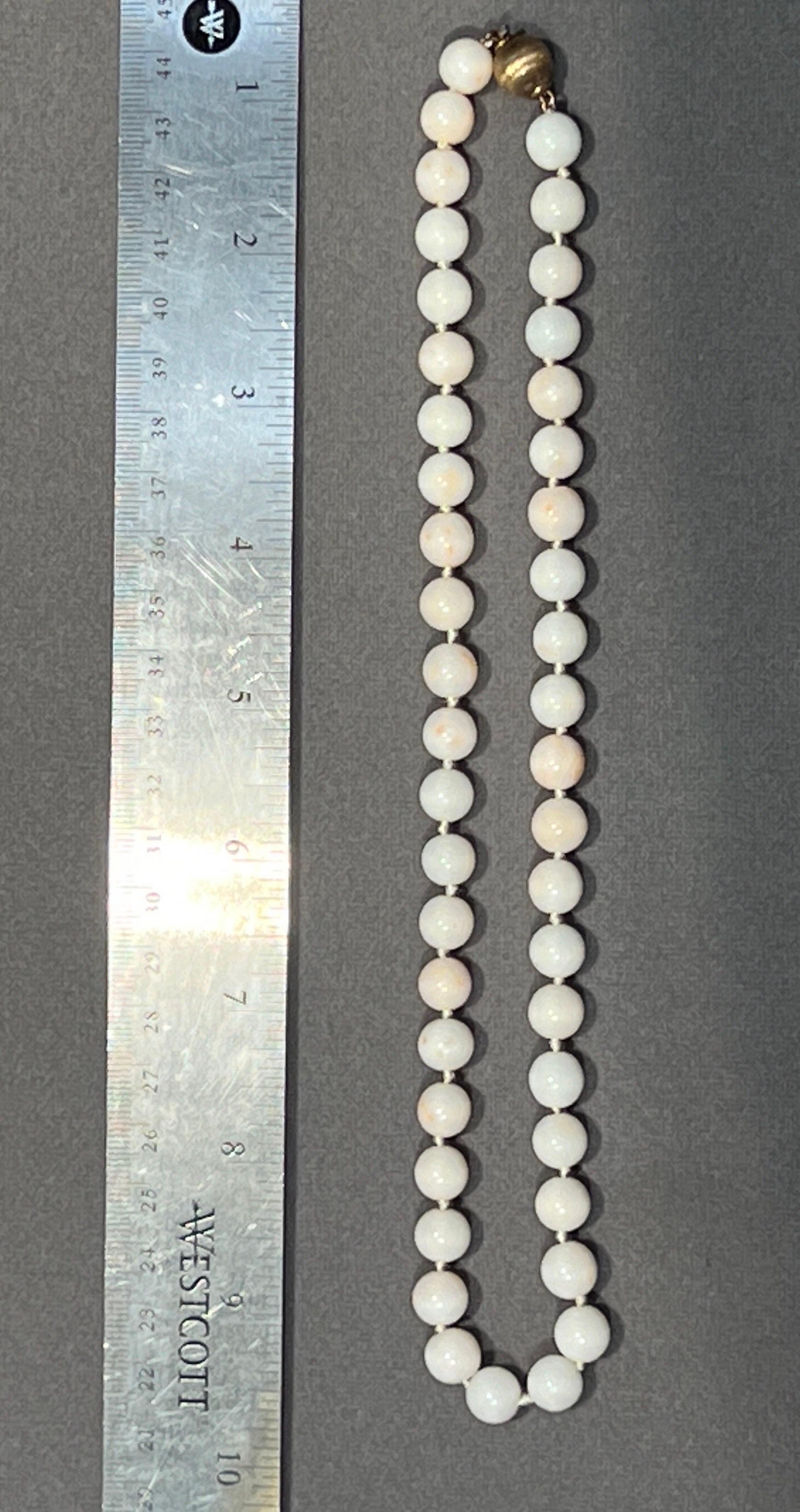 Collana di perle di corallo In condizioni ottime in vendita a New York, NY