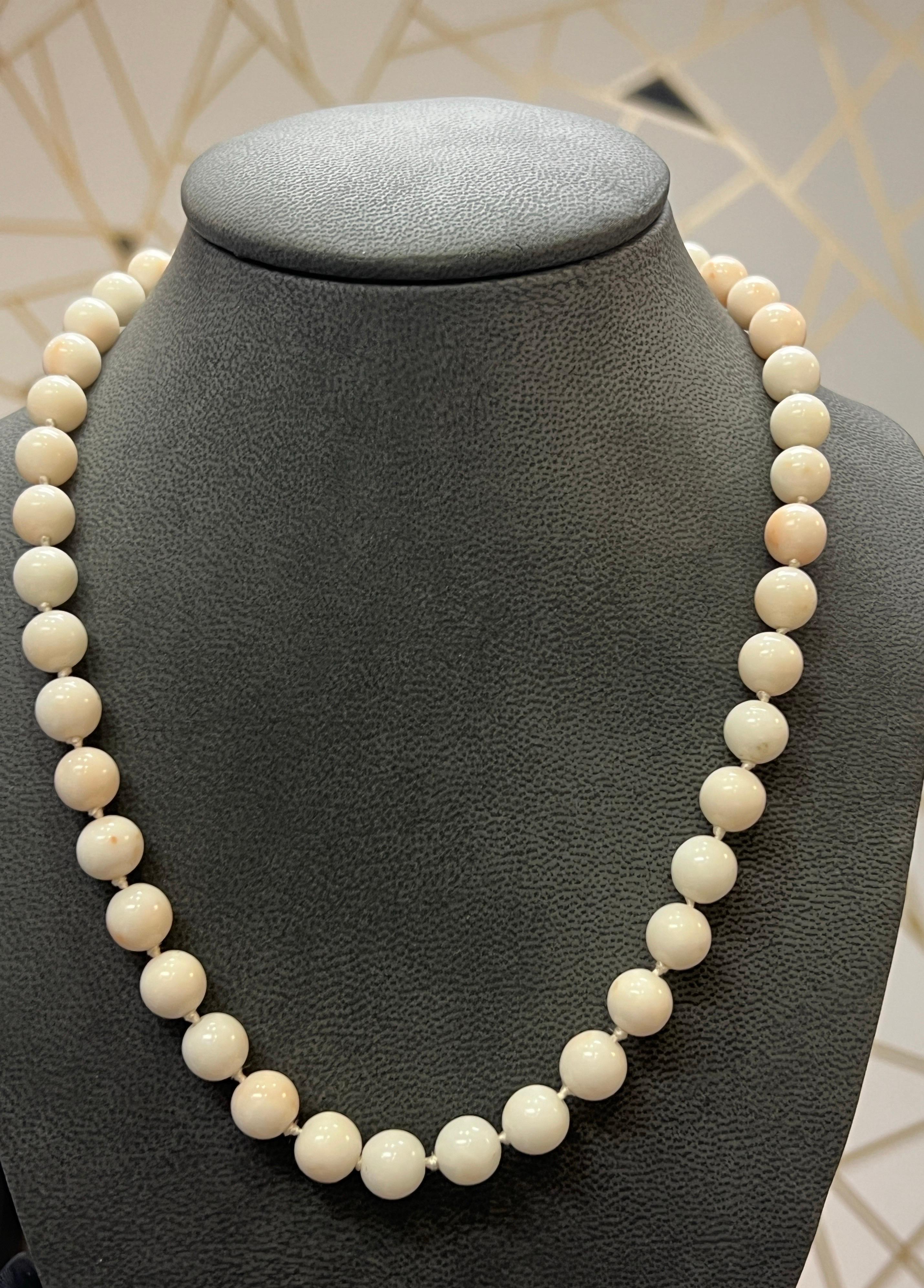 Collana di perle di corallo in vendita 1