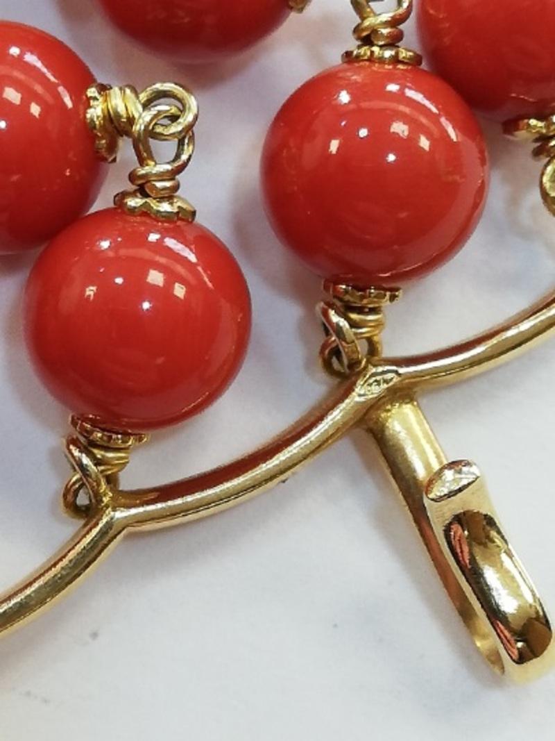 Women's or Men's Coral Beaded Bracelet, 18 Karat Yellow Gold