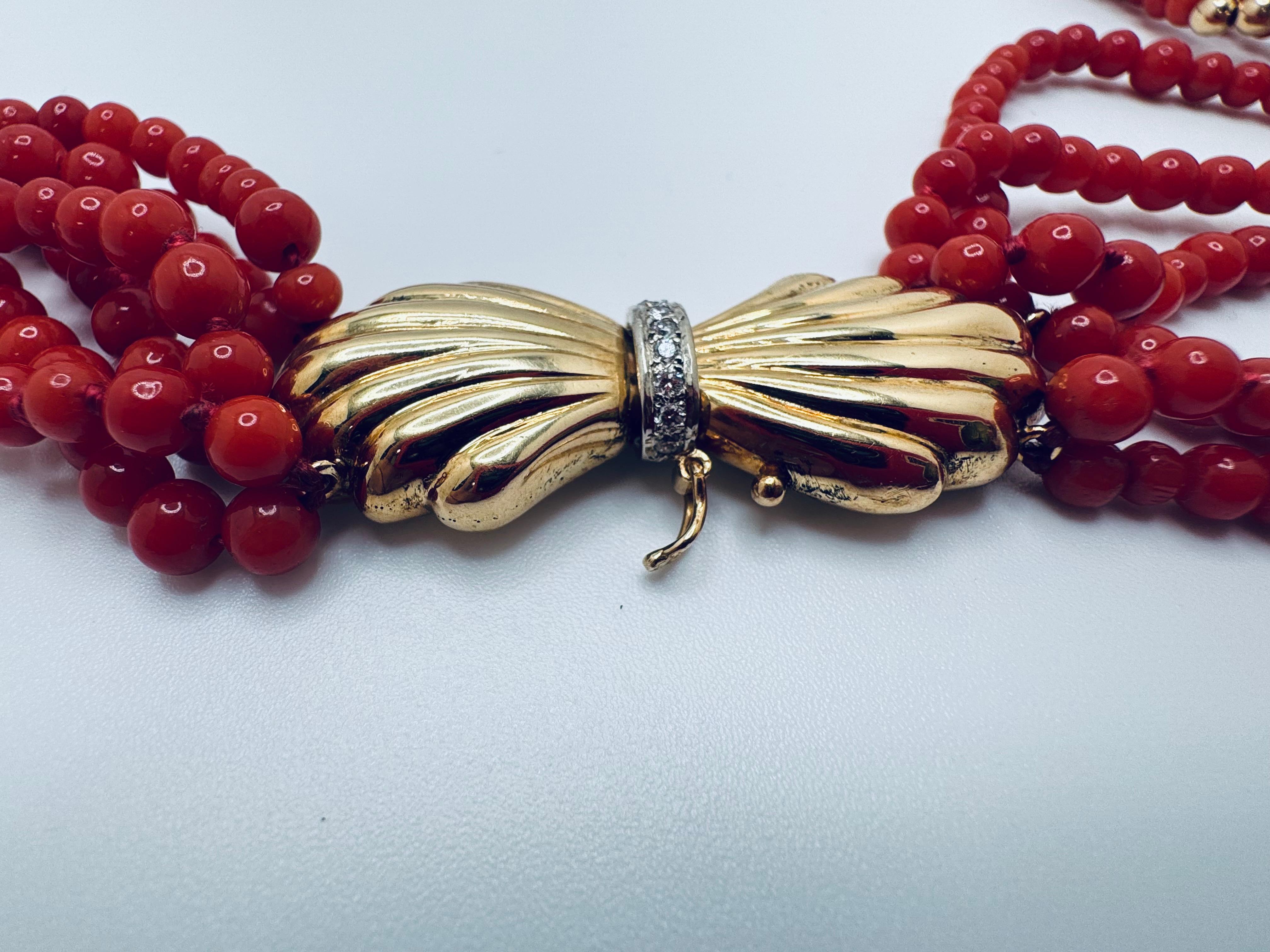 Coral Beaded Twisted Necklace In Good Condition For Sale In Palm Desert, CA