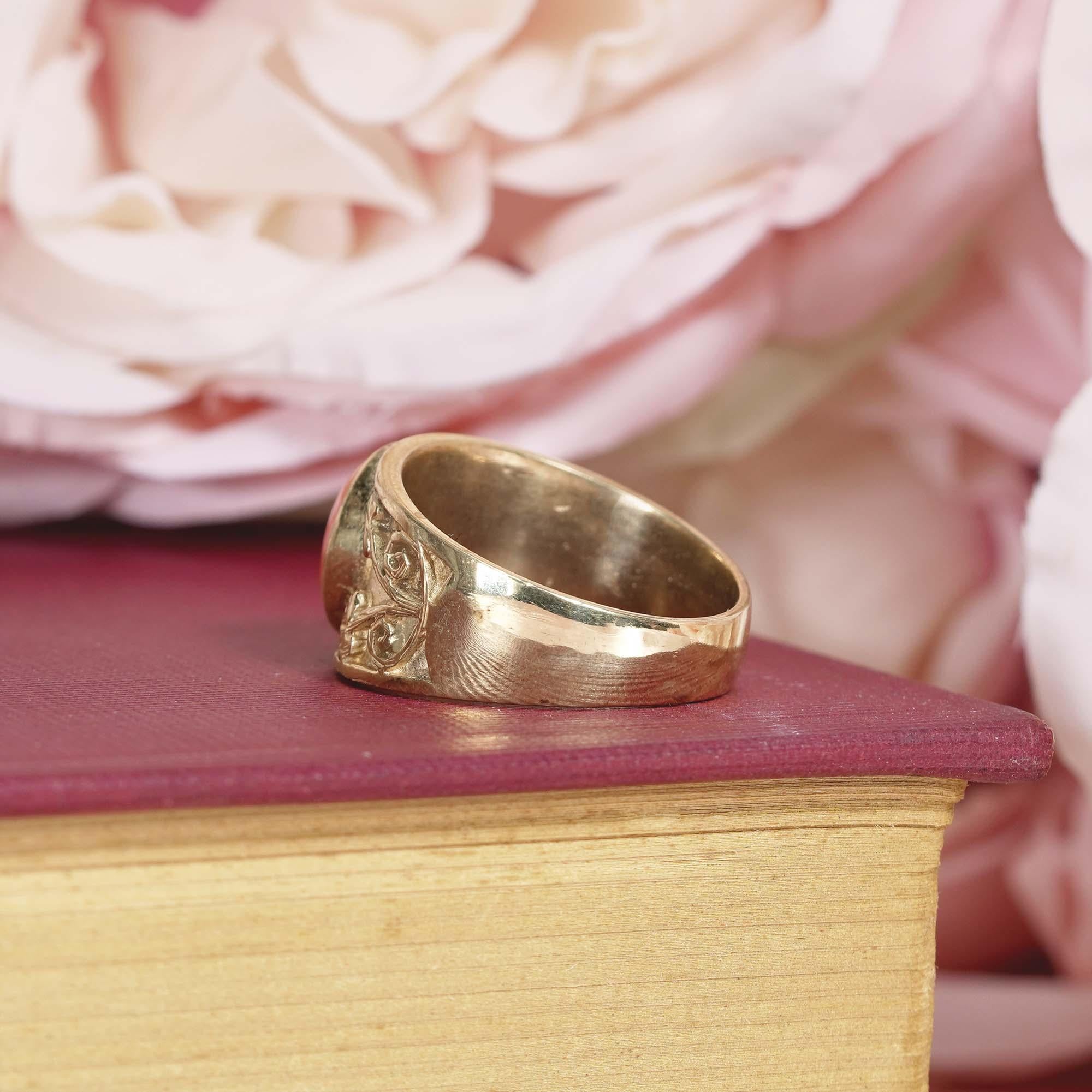 Koralle Lünette Vintage Stil Blattmotiv Ring in massivem 14K Gelbgold im Angebot 5