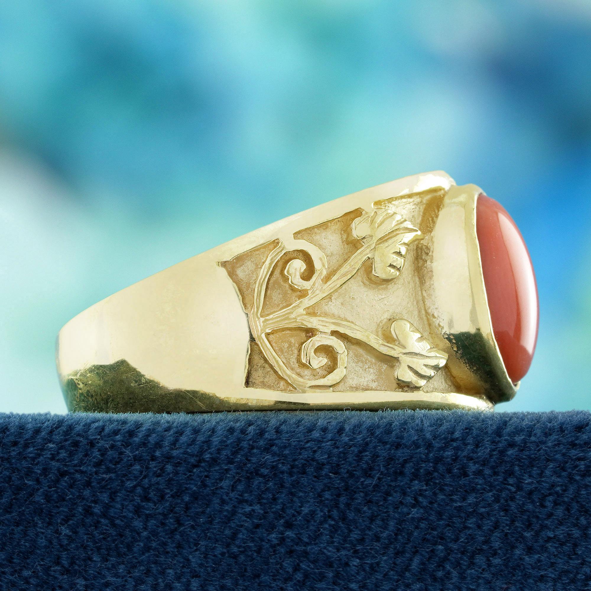 Koralle Lünette Vintage Stil Blattmotiv Ring in massivem 14K Gelbgold (Ovalschliff) im Angebot