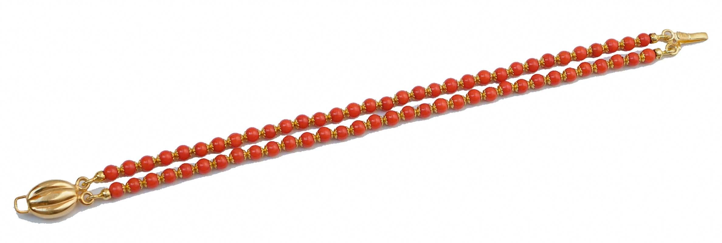 Bracciale Retrò con due fili di corallo alternati a piccole strutture in argento e chiusura in argento.
Questo bracciale è stato realizzato totalmente a mano da maestri orafi italiani ed è in perfette condizioni.
Corallo 6.50 gr
Peso totale 10.20