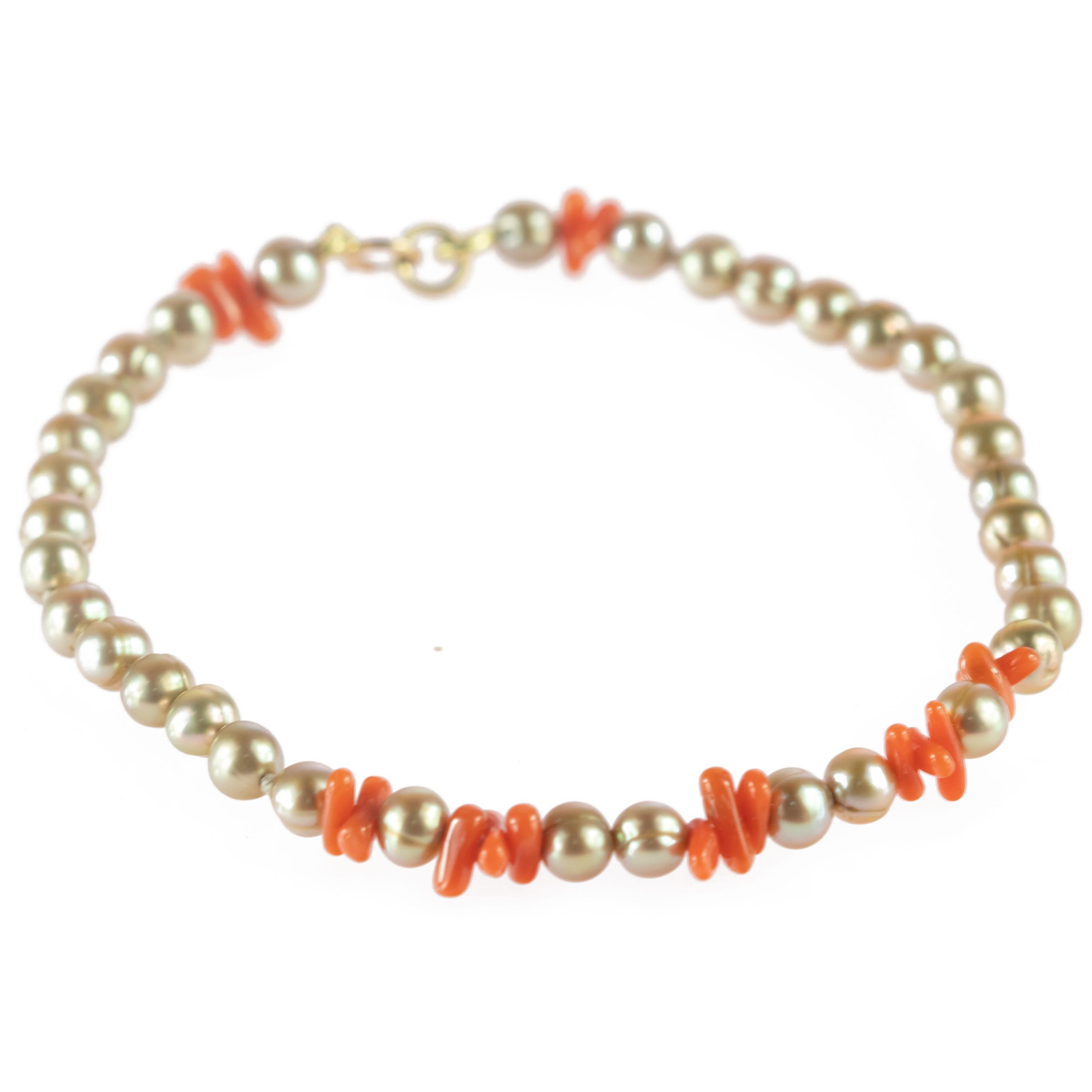 Bracelet fait main en or jaune 18 carats avec perles d'eau douce et branches de corail Pour femmes en vente