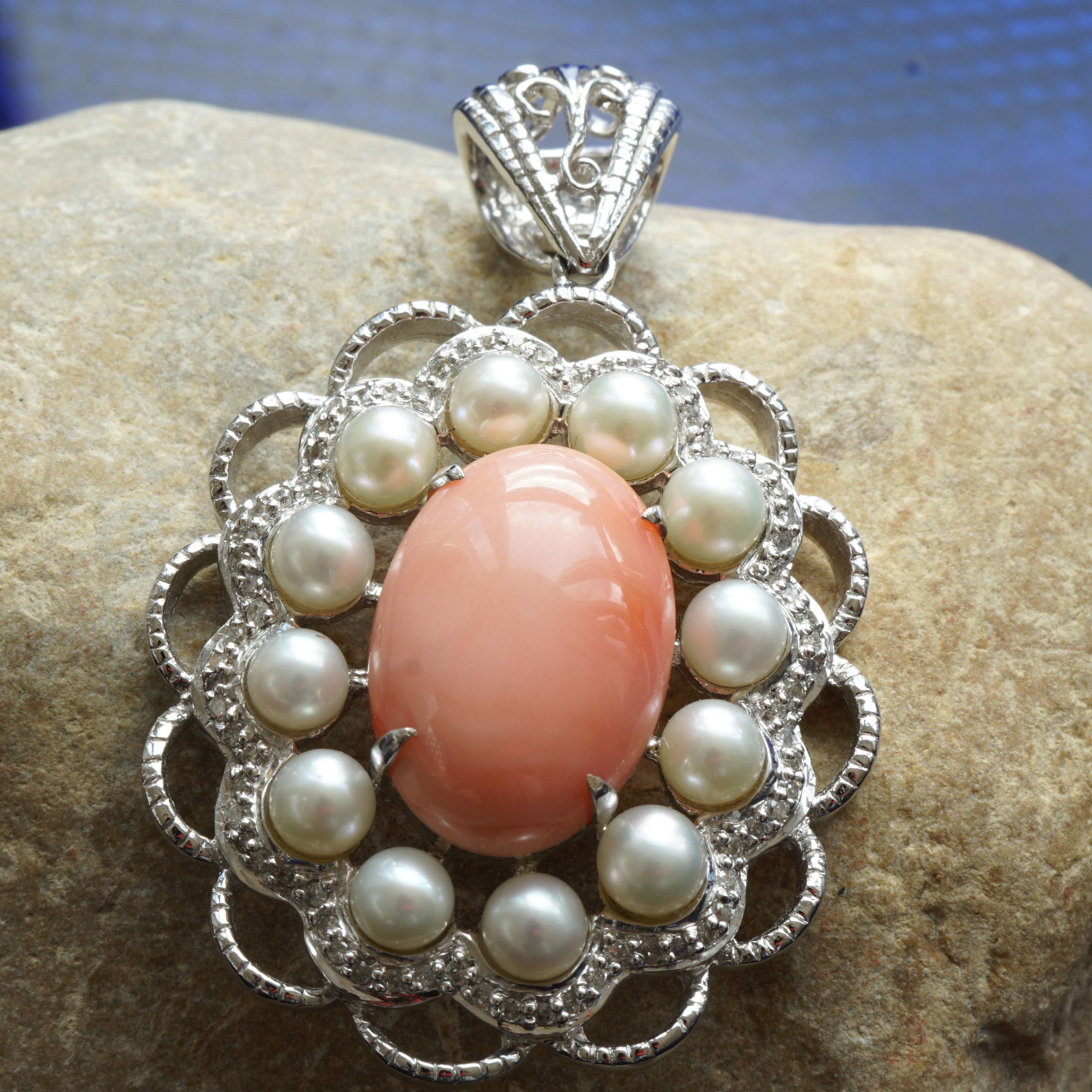 Coral Brilliant Pendant 15 grams in 18 kt Gold like for Catherine the Great For Sale 4
