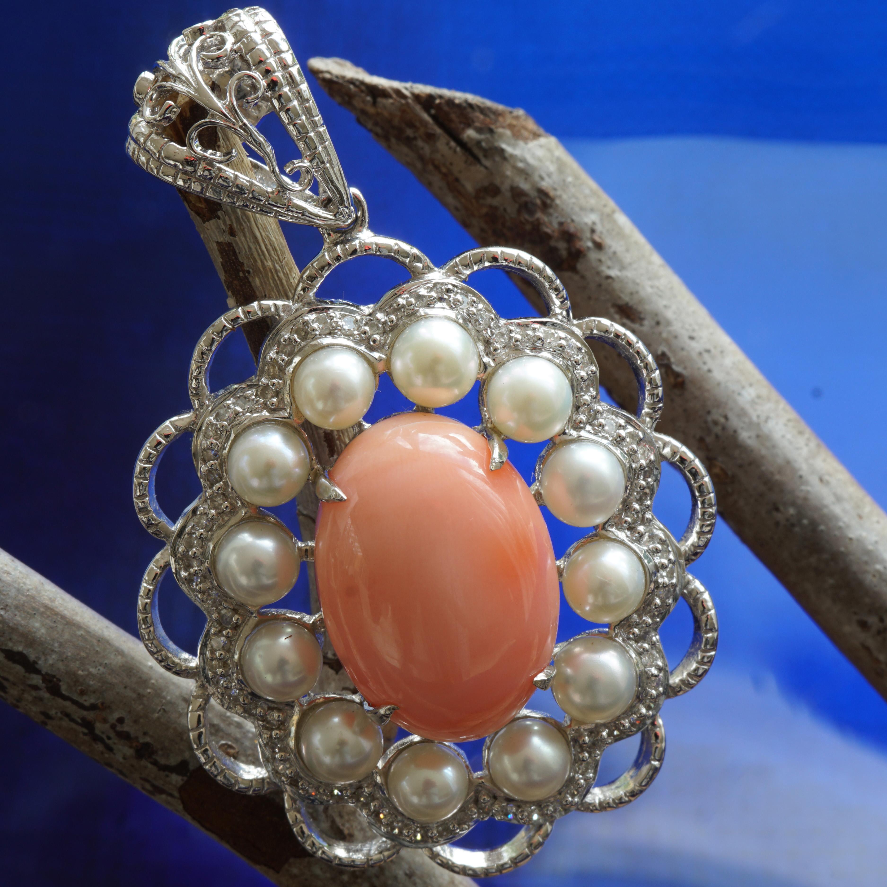 Coral Brilliant Pendant 15 grams in 18 kt Gold like for Catherine the Great For Sale 5